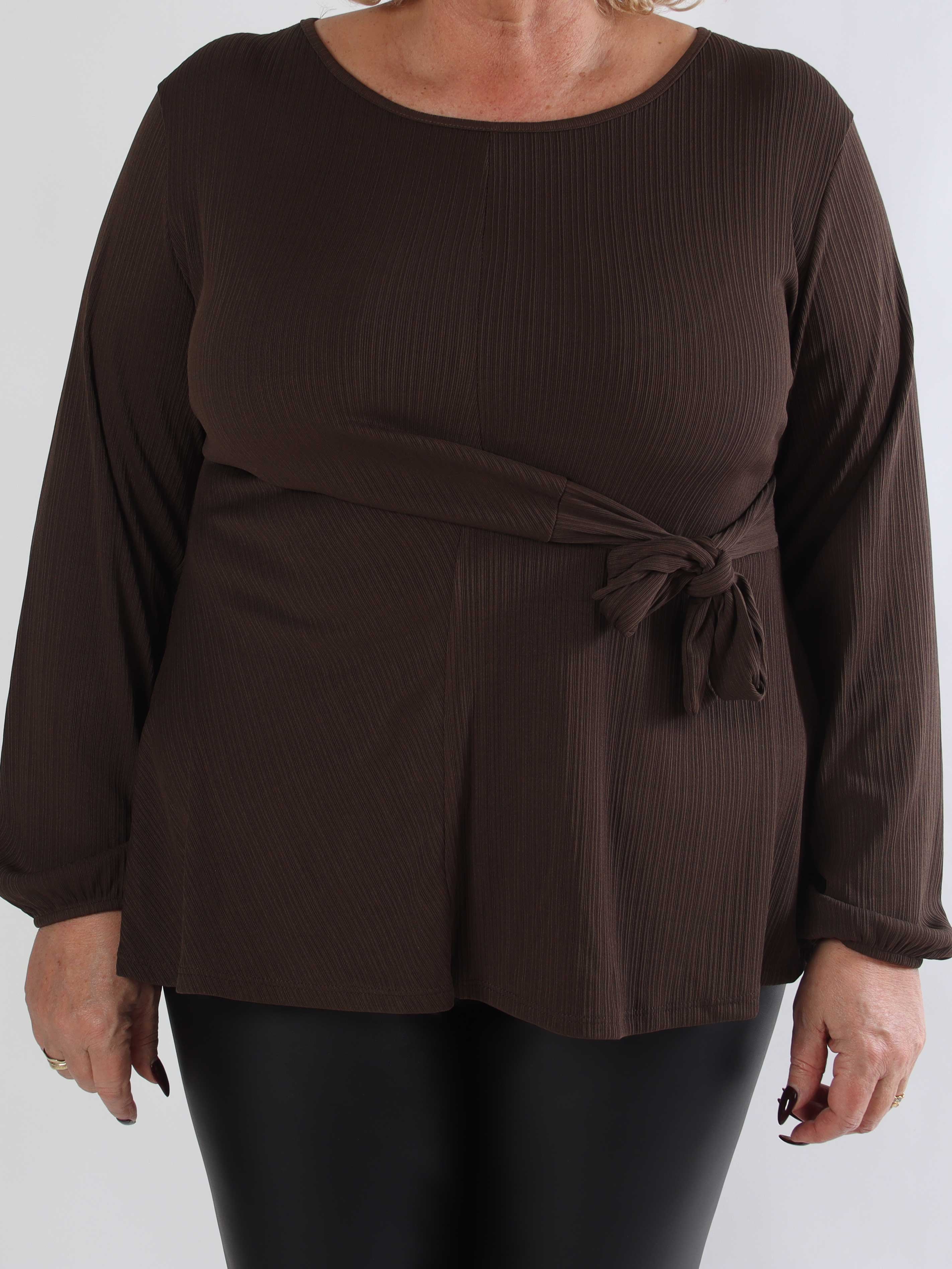 Katie - Sød langærmet plus size tunika med fin sløjfedetalje foran