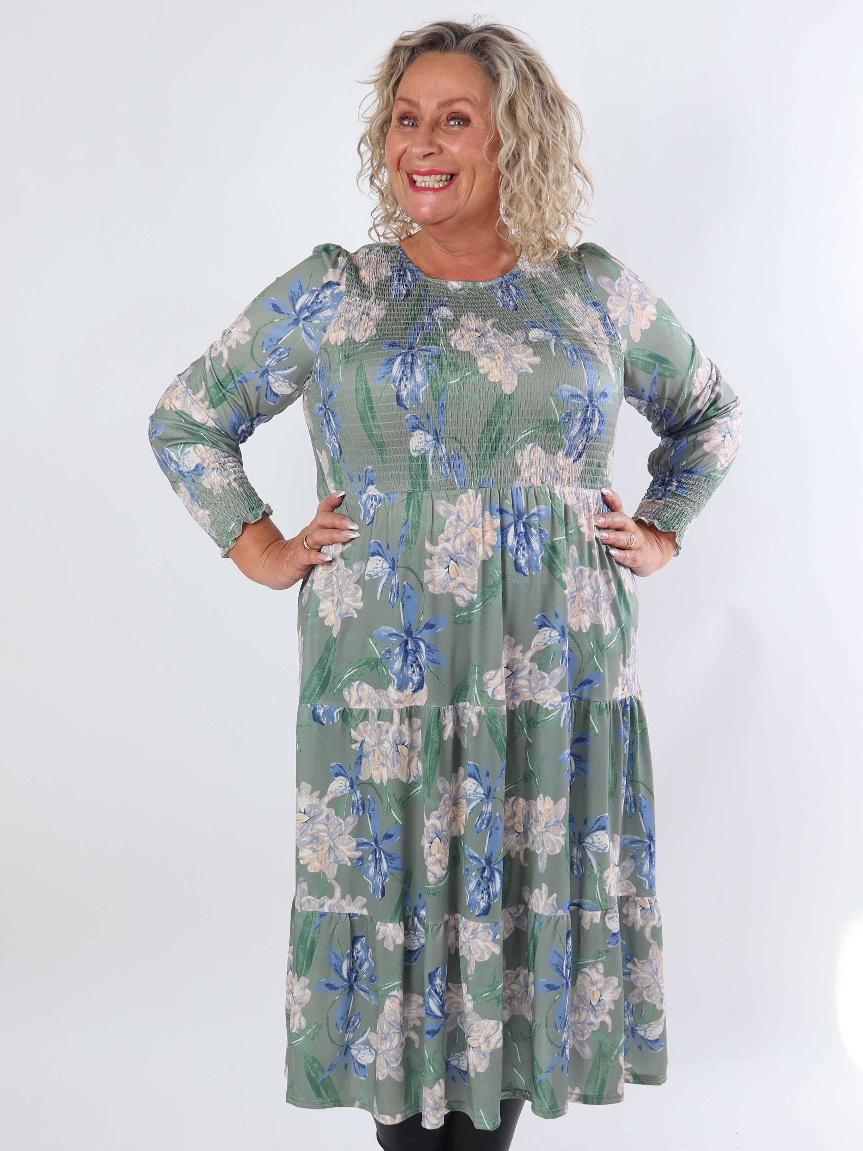 Kelly Flower Dress - Elastisk klänning i plusstorlek med smock över bröstet