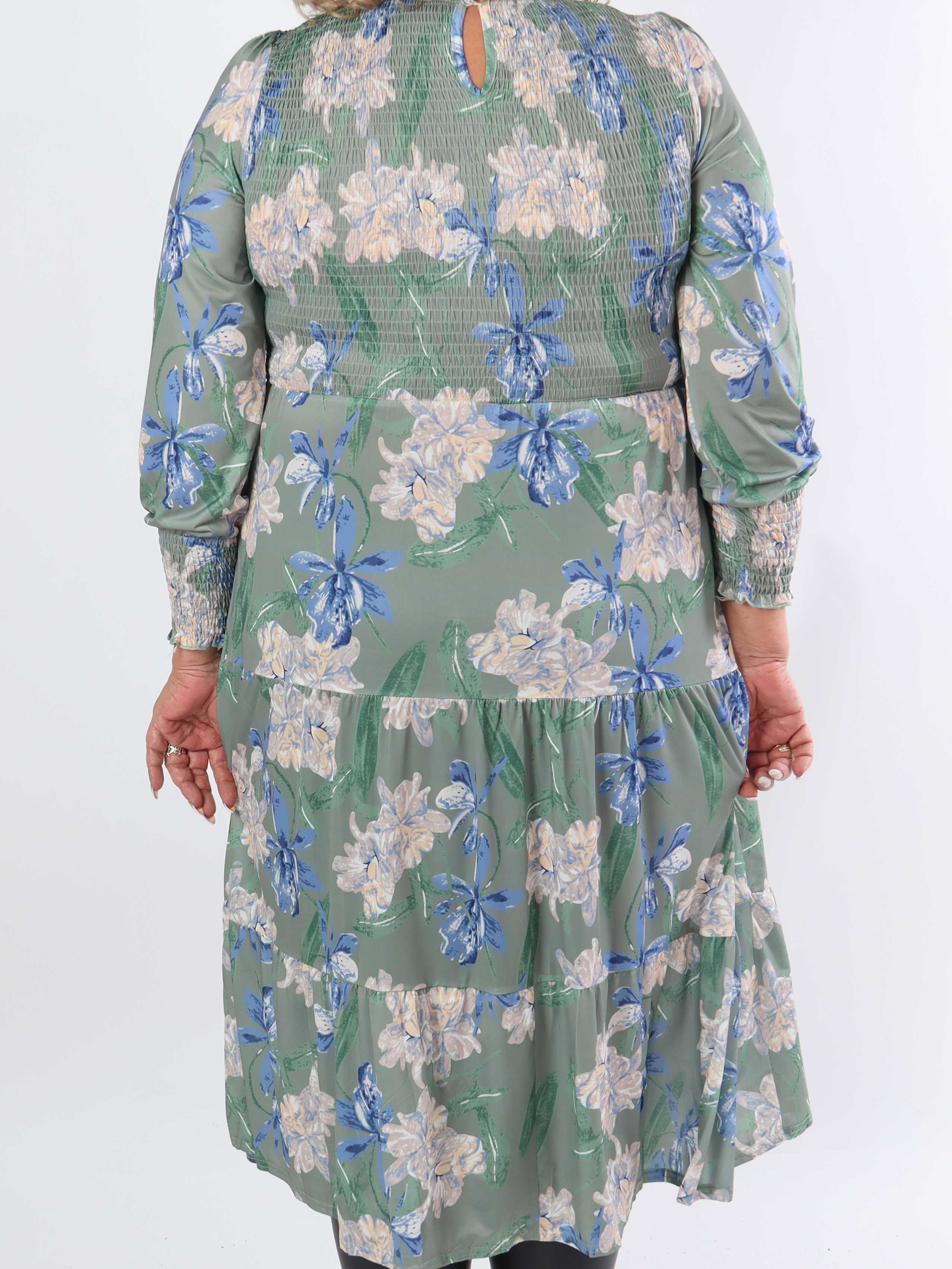 Kelly Flower Dress - Elastisk klänning i plusstorlek med smock över bröstet
