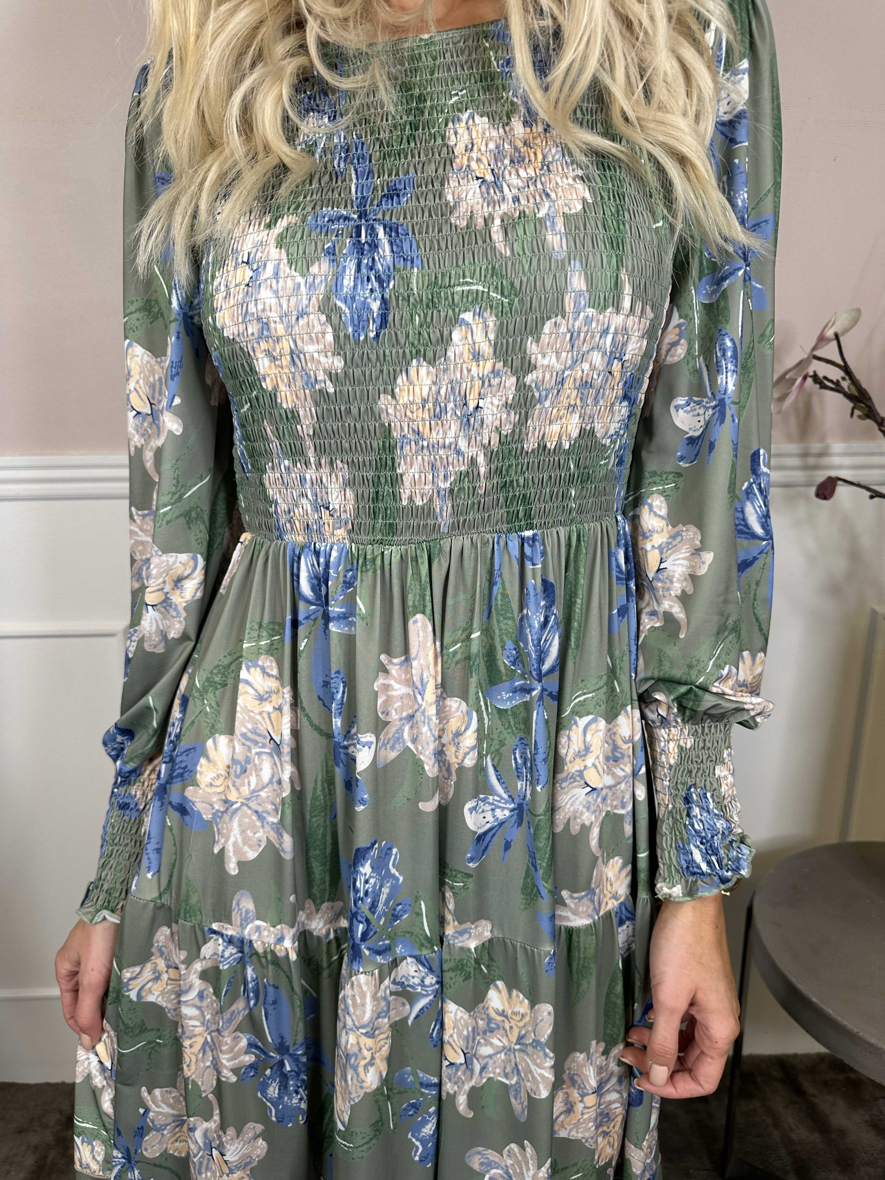 Kelly Flower Dress - Elastisk klänning med smock över bröstet