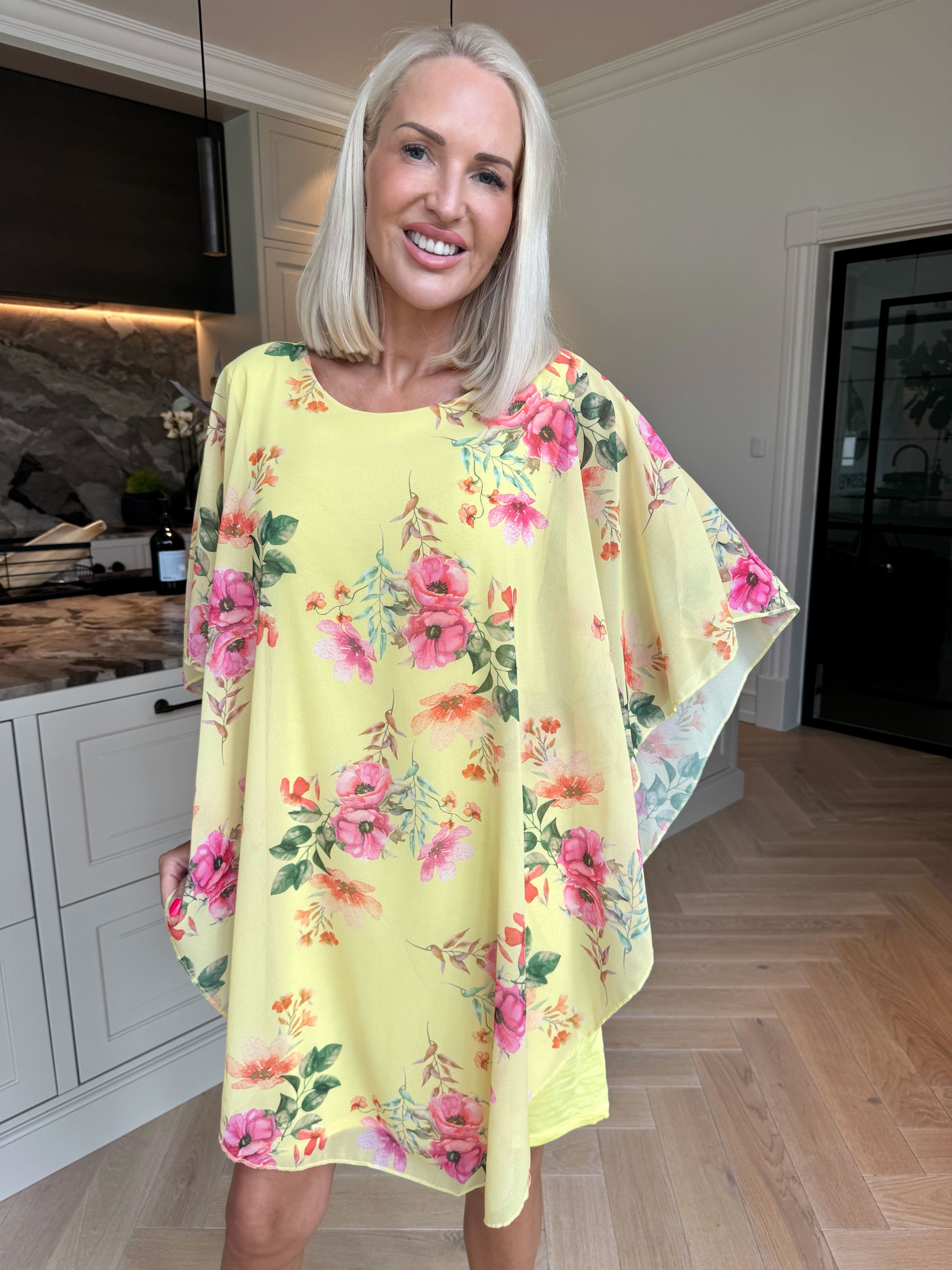 Kenya Fleur - Kjole med et let blomstret chiffonstykke