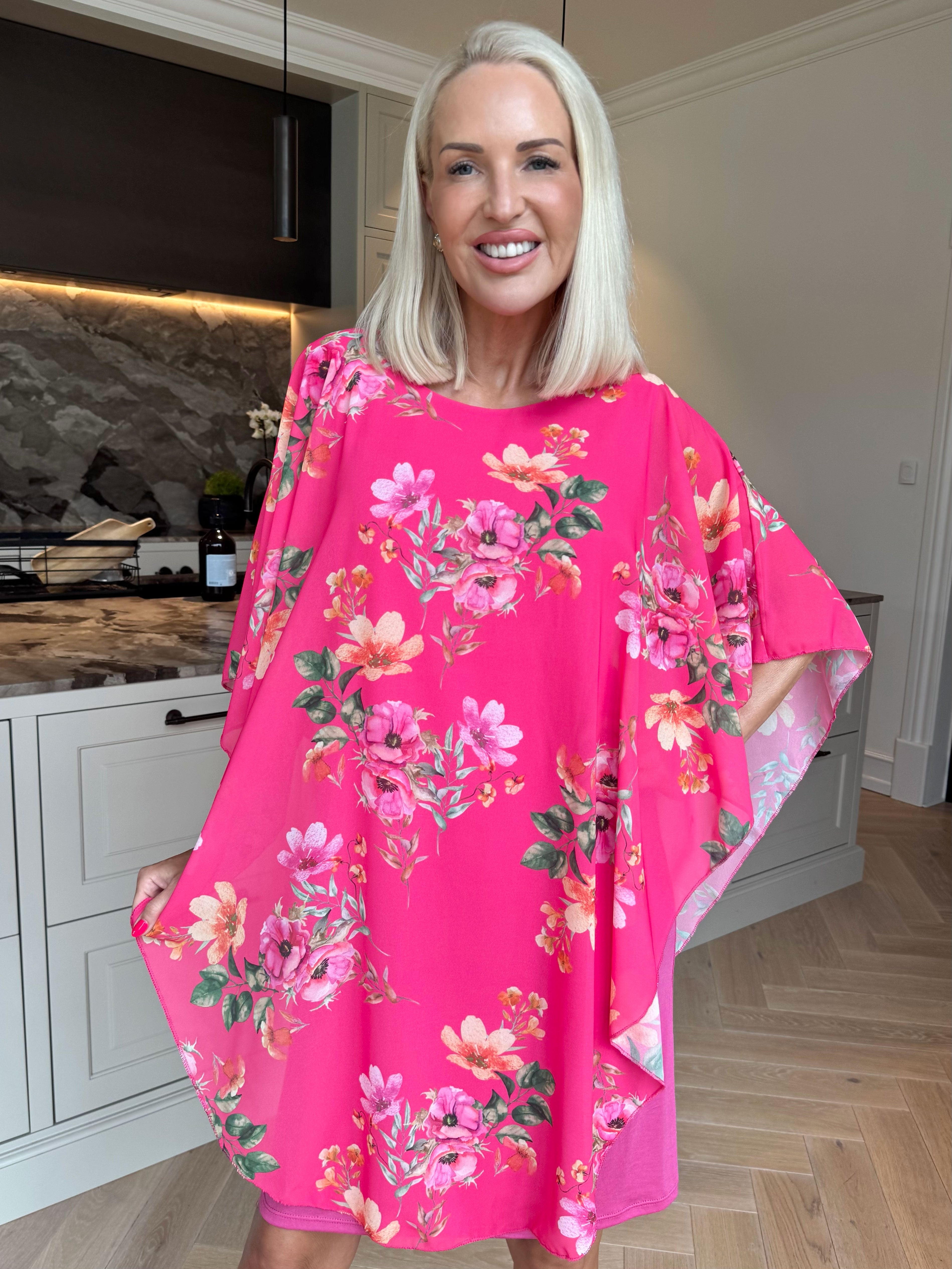 Kenya Fleur - Kjole med et let blomstret chiffonstykke