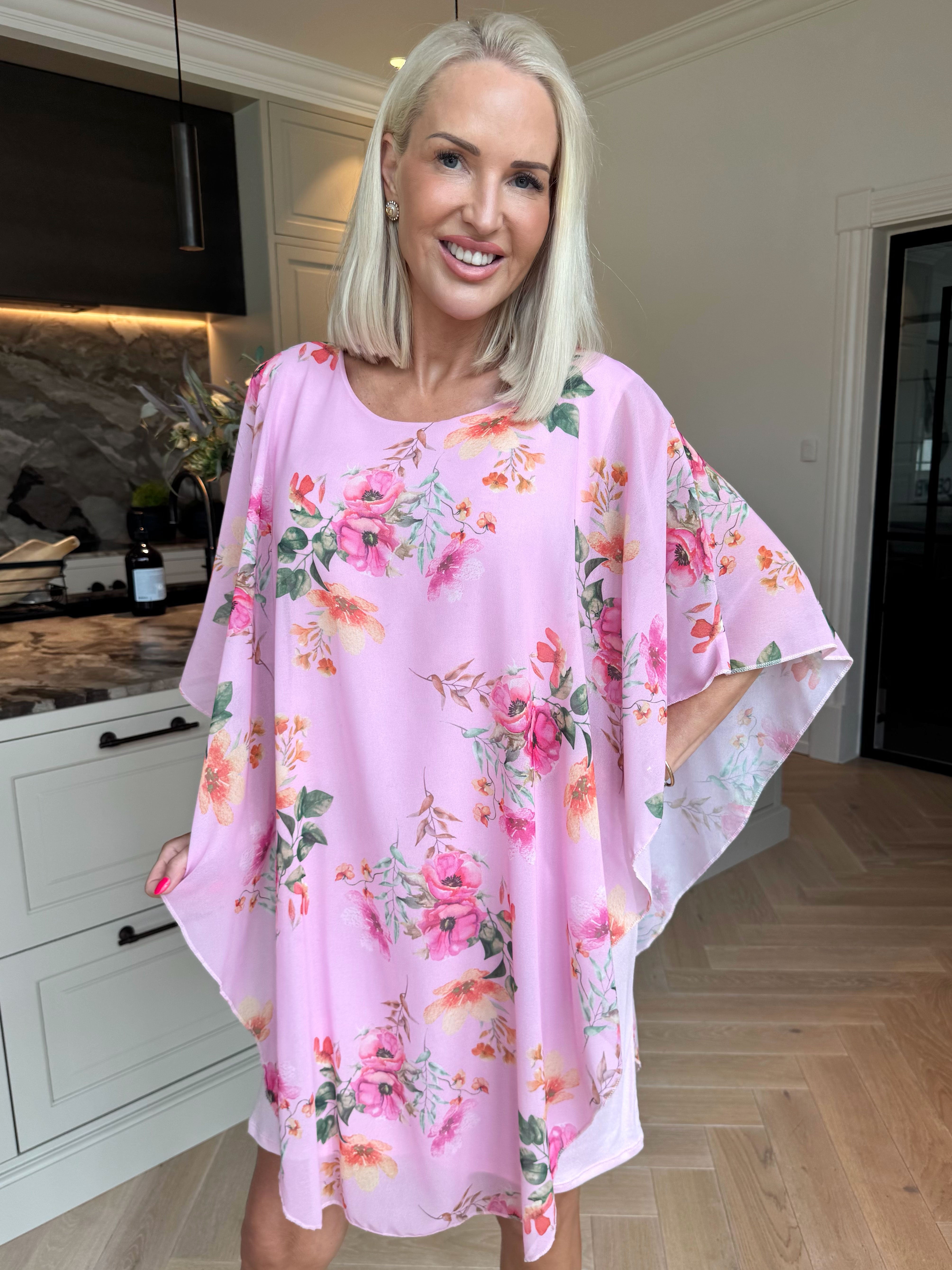 Kenya Fleur - Kjole med et let blomstret chiffonstykke