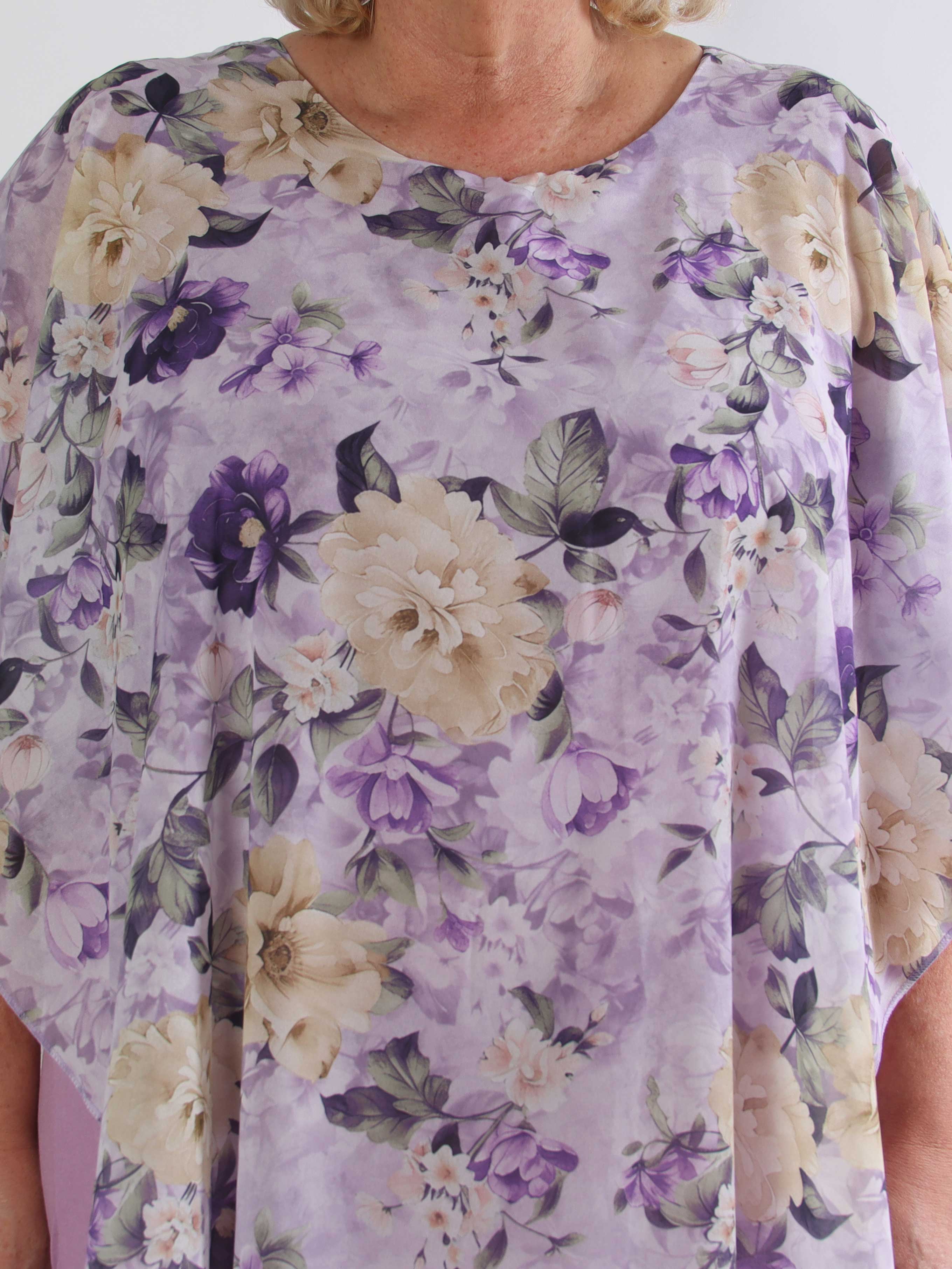 Kenya Flower - Plus size kjole med et let chiffonstykke