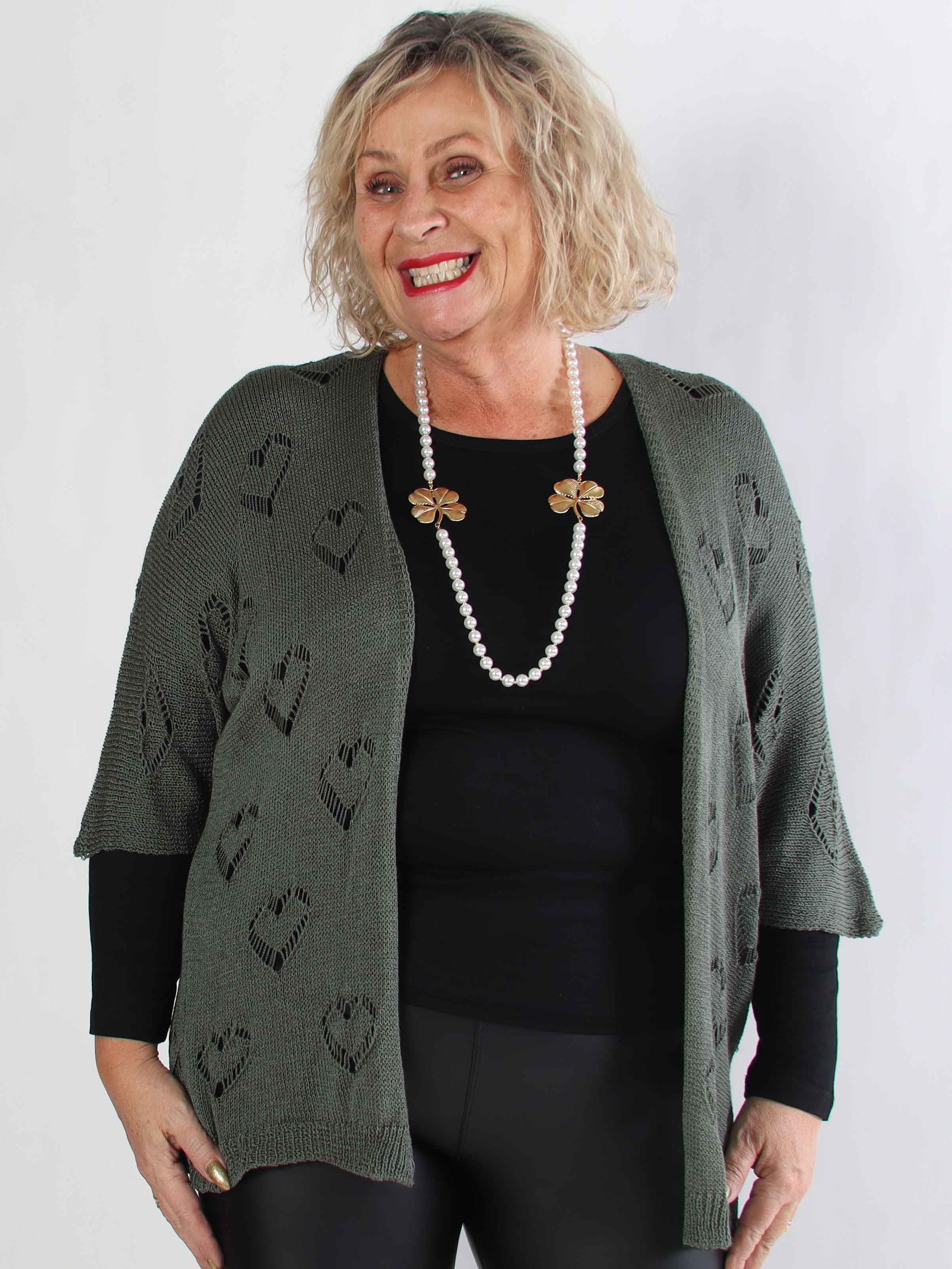 Kerry - Plus size strikcardigan med fint hullet hjertemønster