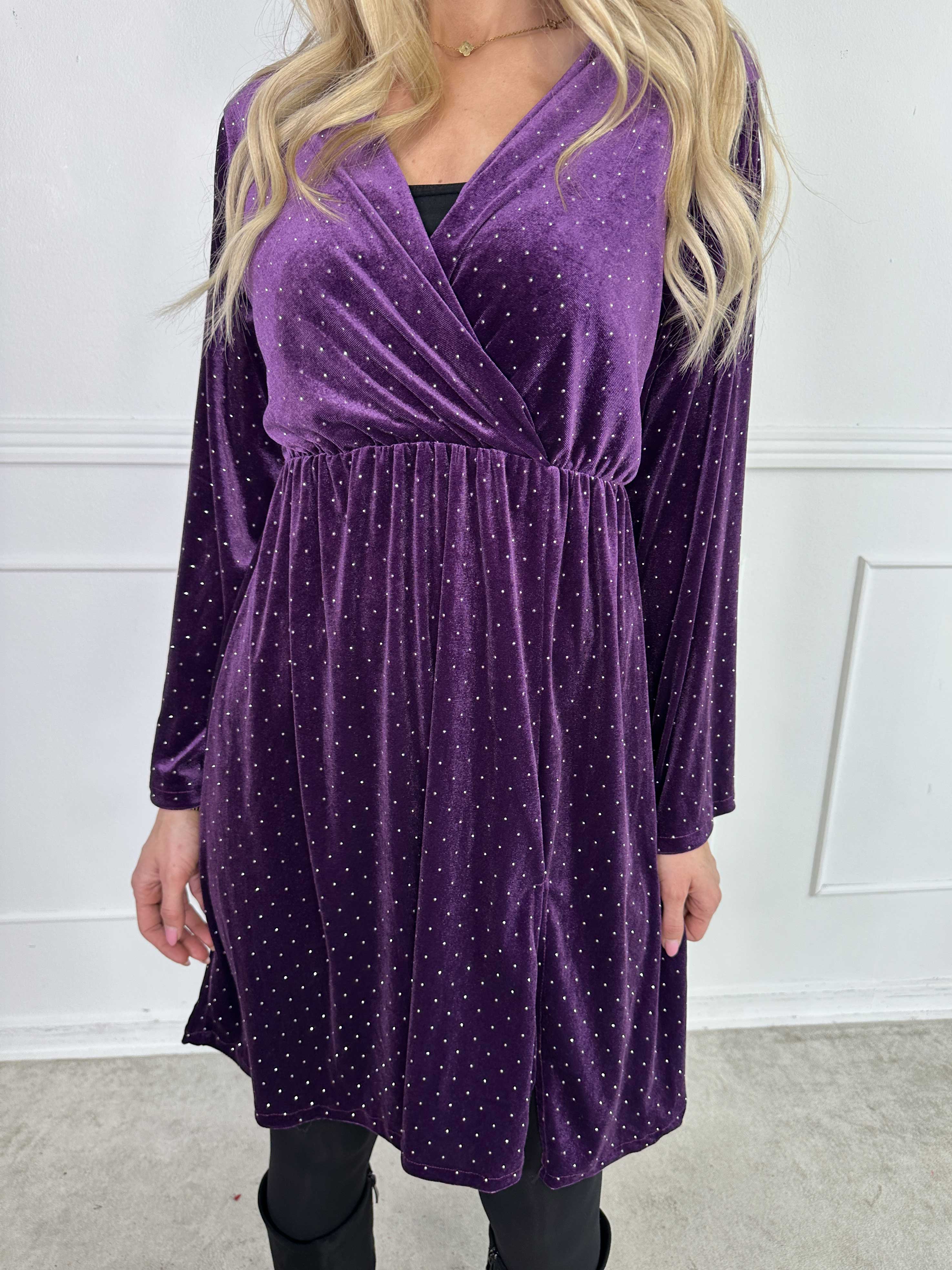 Kristil - Velourklänning med omlott-look och strass