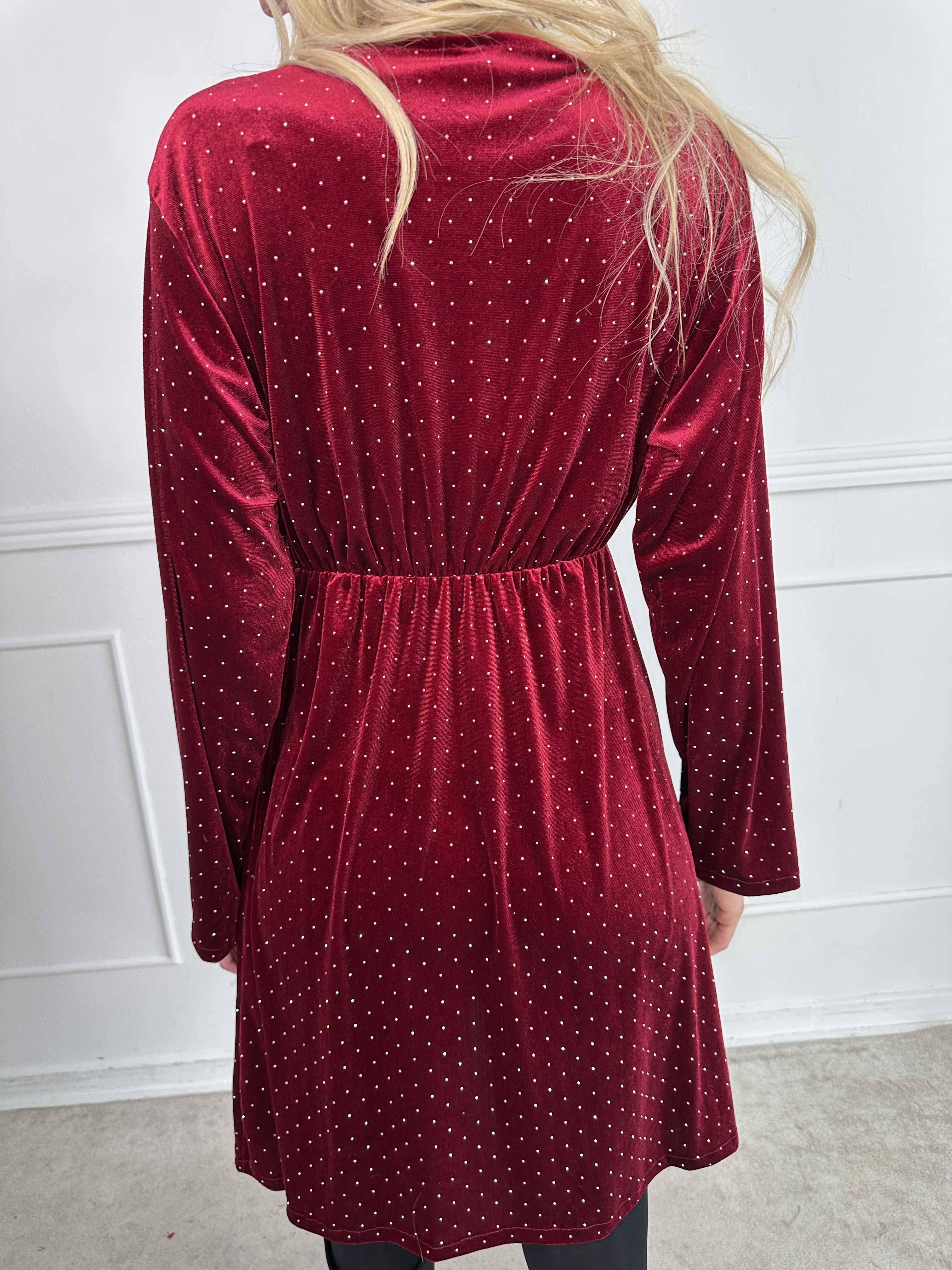 Kristil - Velourklänning med omlott-look och strass