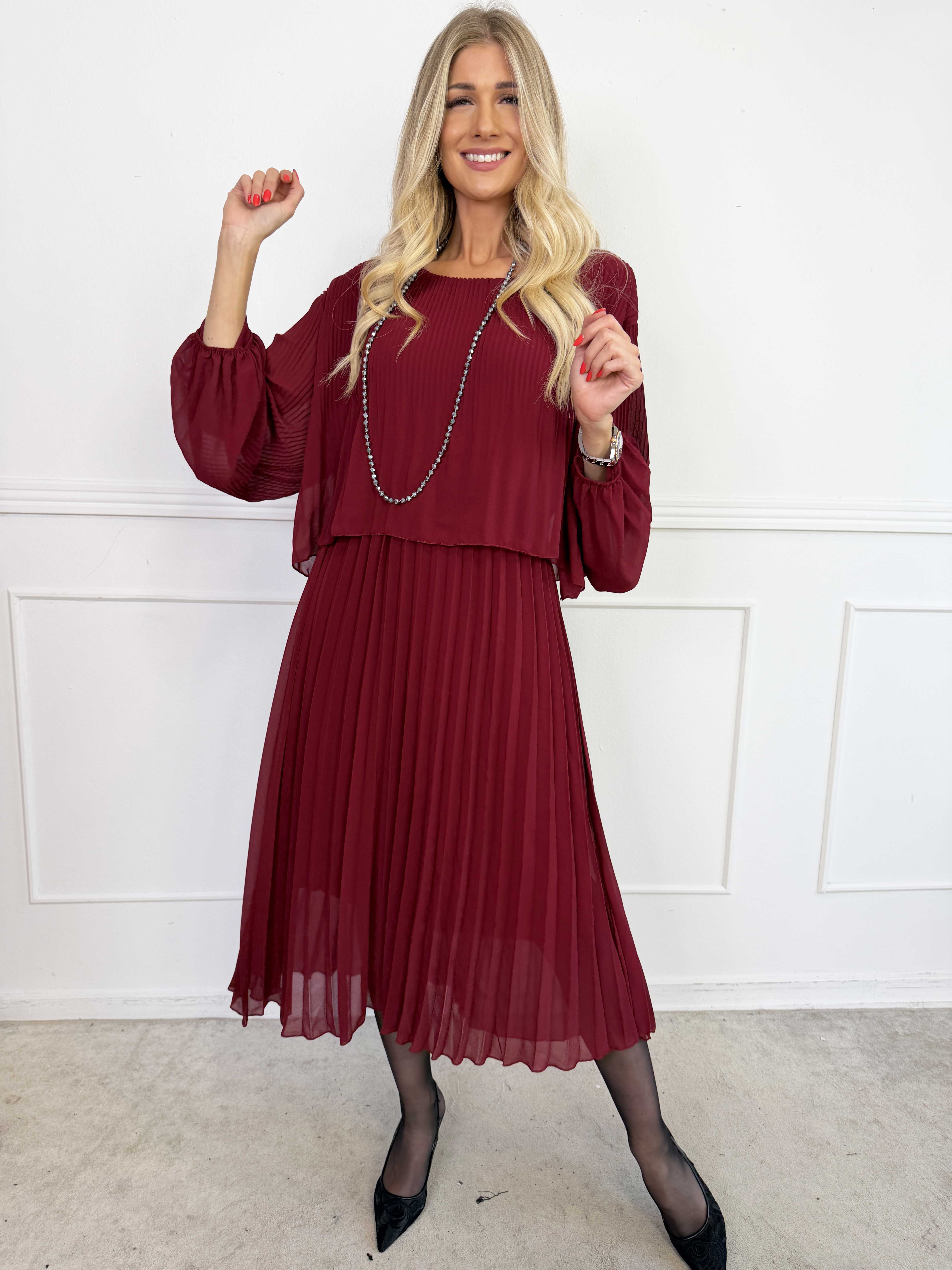 Kristina Long - Långärmad plus size klänning med plisseringar