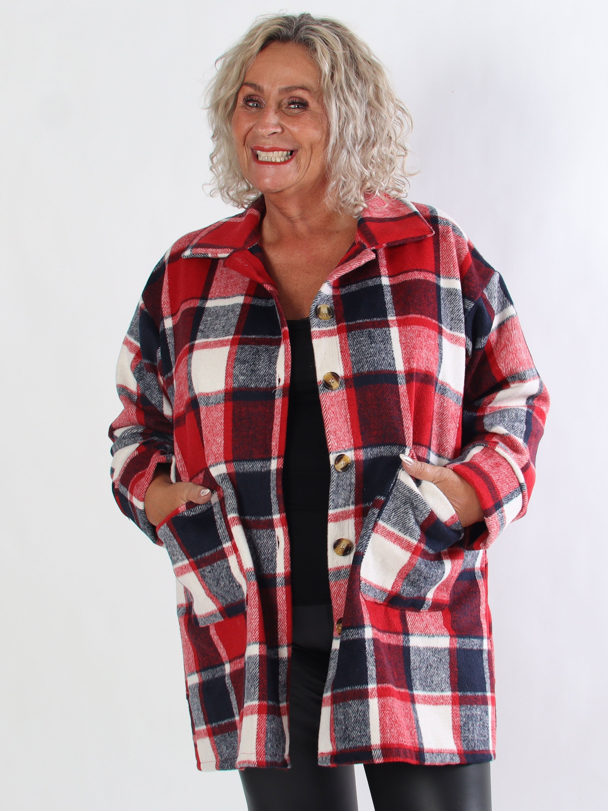 Lagos - Mjuk rutig plus size skjortjacka i viskos