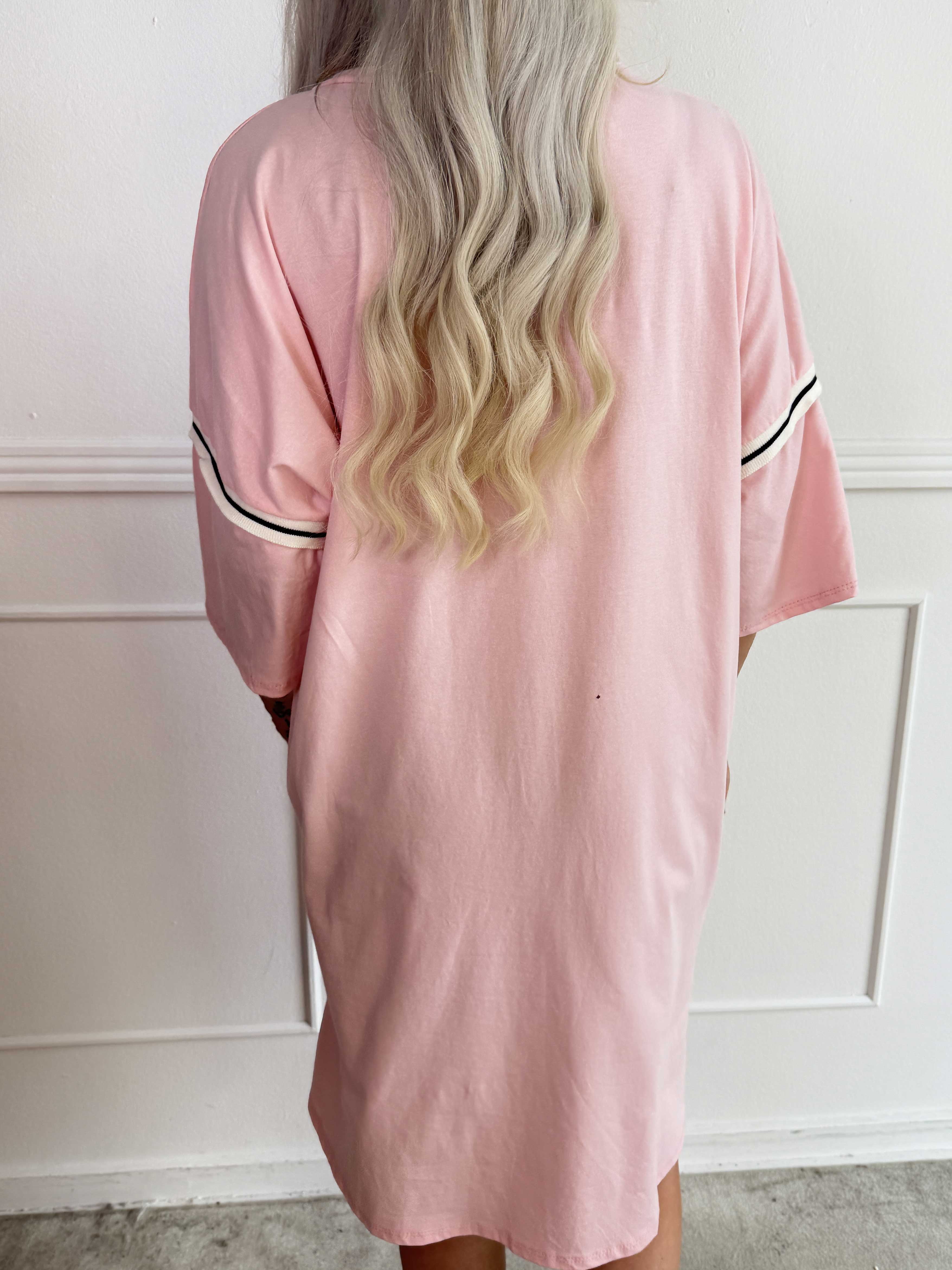 Lana - Cool t-shirtklänning i mjuk bomull med snyggt 
