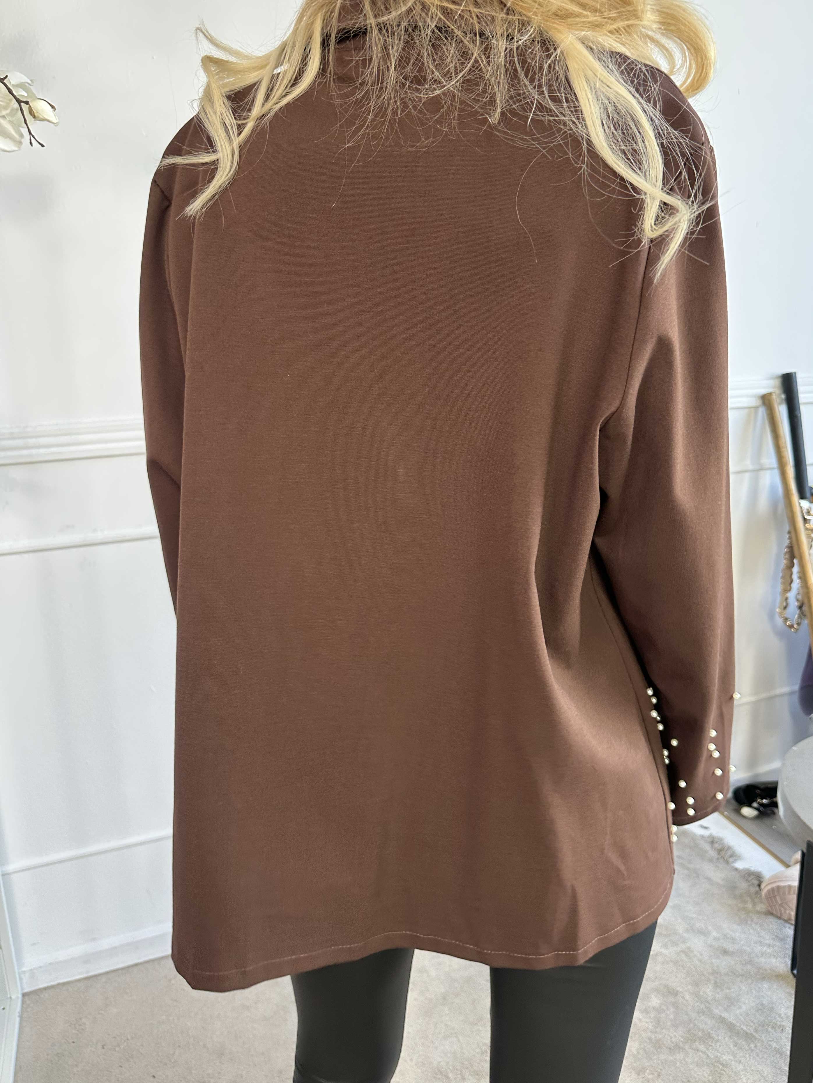 Larissa - Oversized blazer med vita pärlor