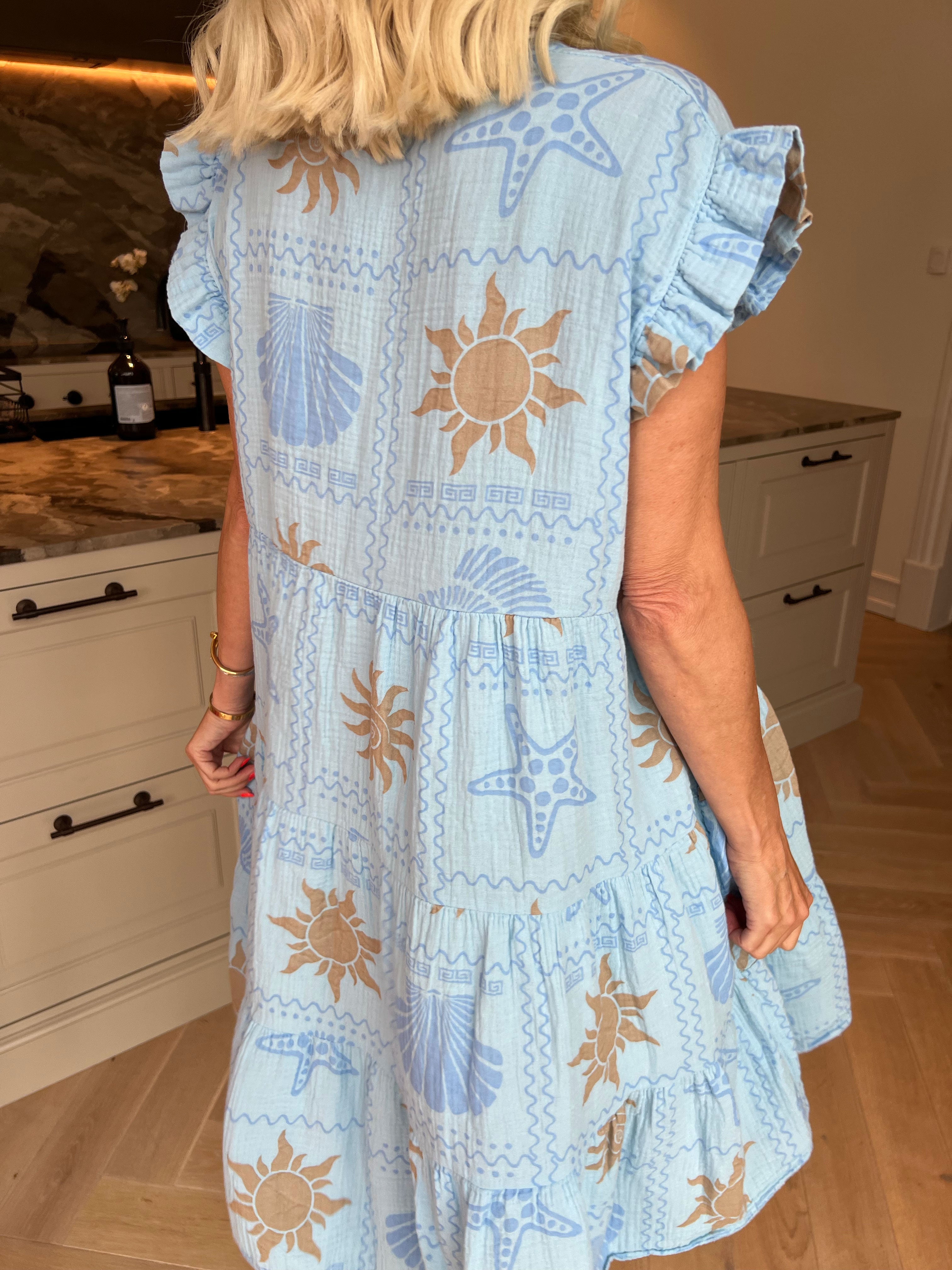 Layla - Klänning i lager i mjukt muslintyg med färgglada sommarmotiv