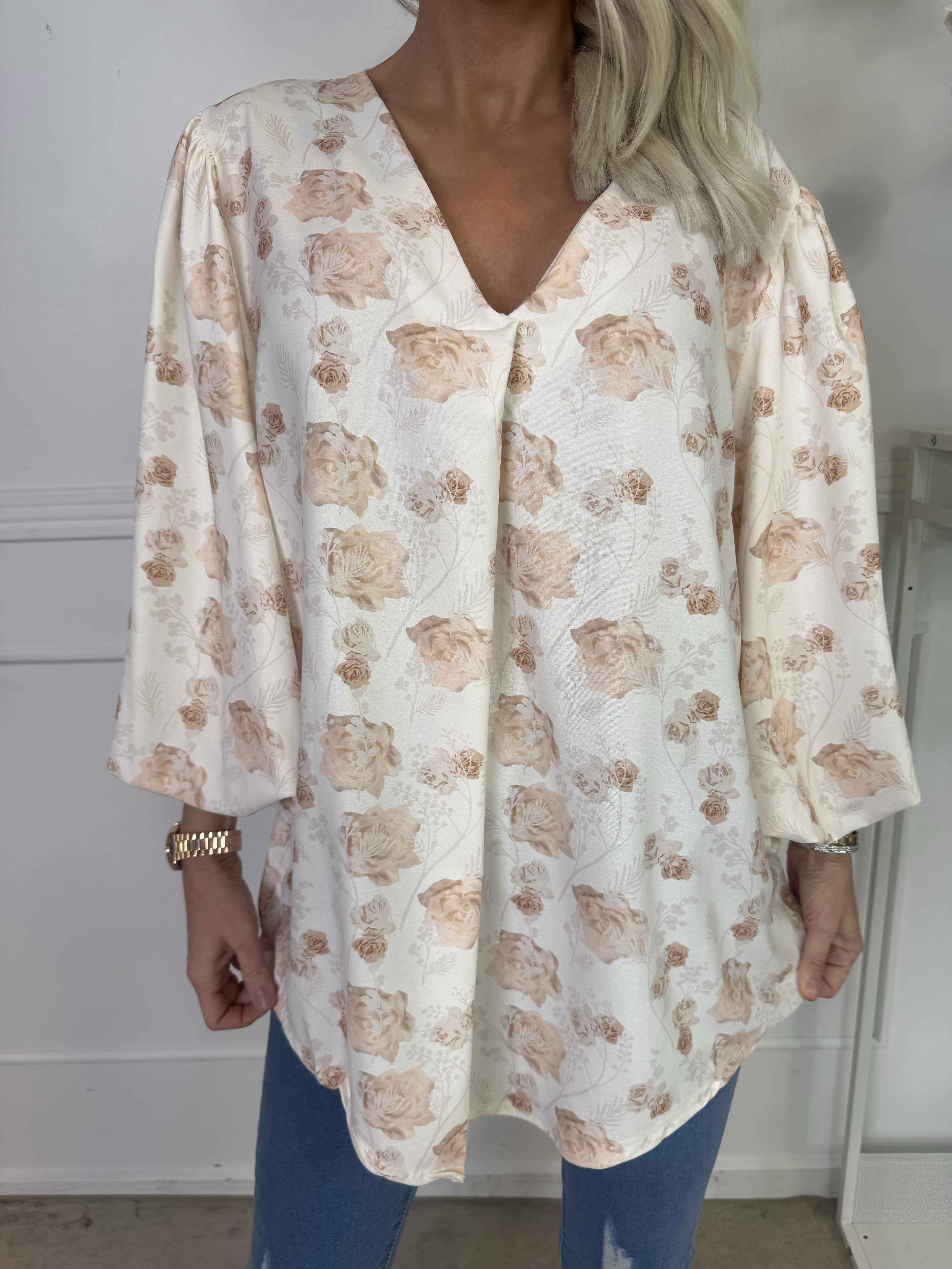 Lenora - Blommig tunika med puffärmar och v-ringning