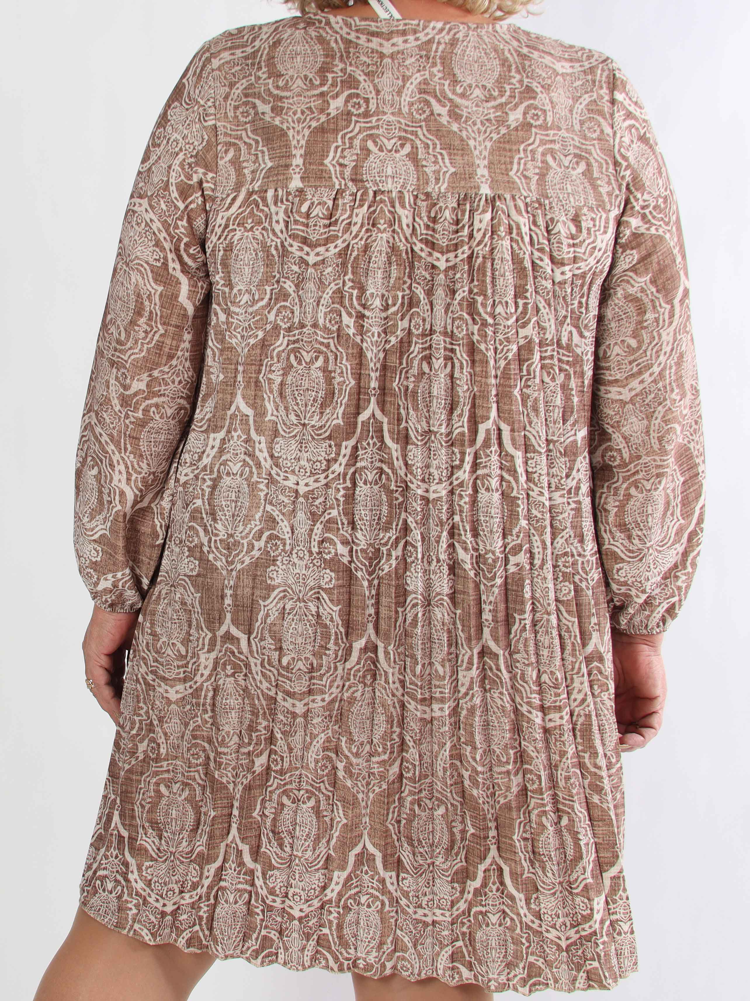 Nancy Royal Short L/S - Plus size kjole med plisseringer og lommer