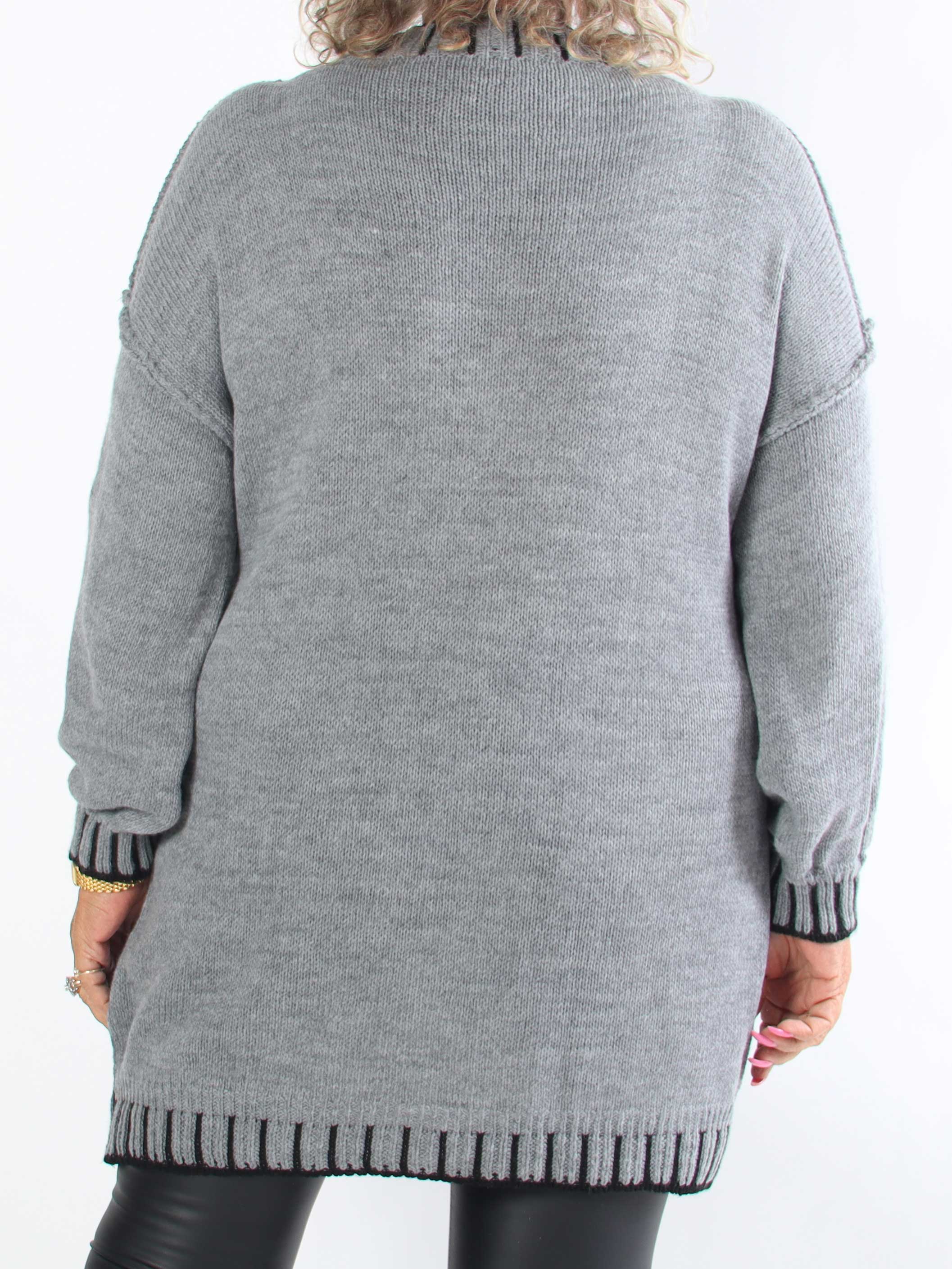 Liora - Plus size kjole med stribet detaljer ved halskraven, ærmerne og kjolens bund