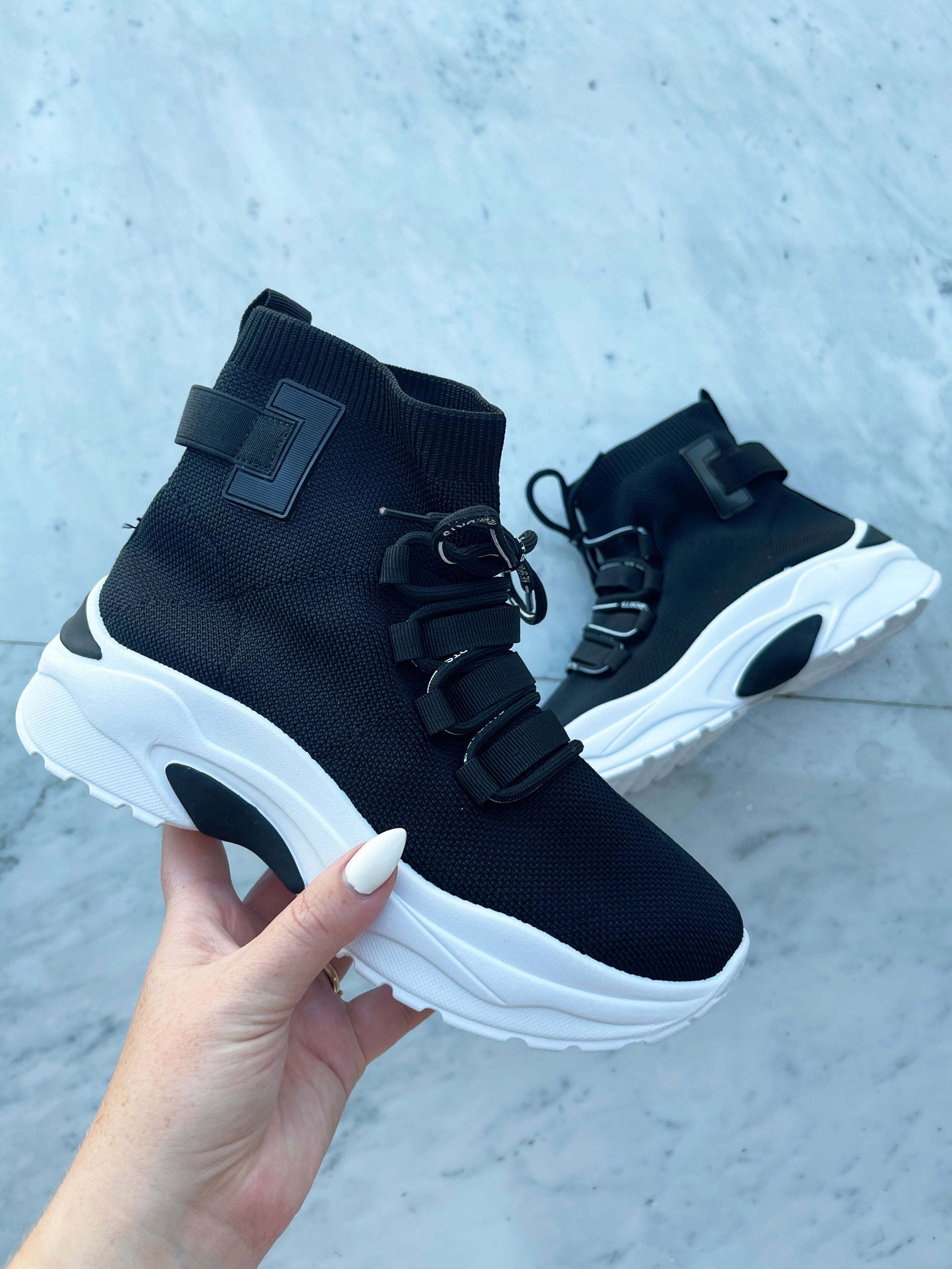 Lissa - Häftiga sneakers med vit sula