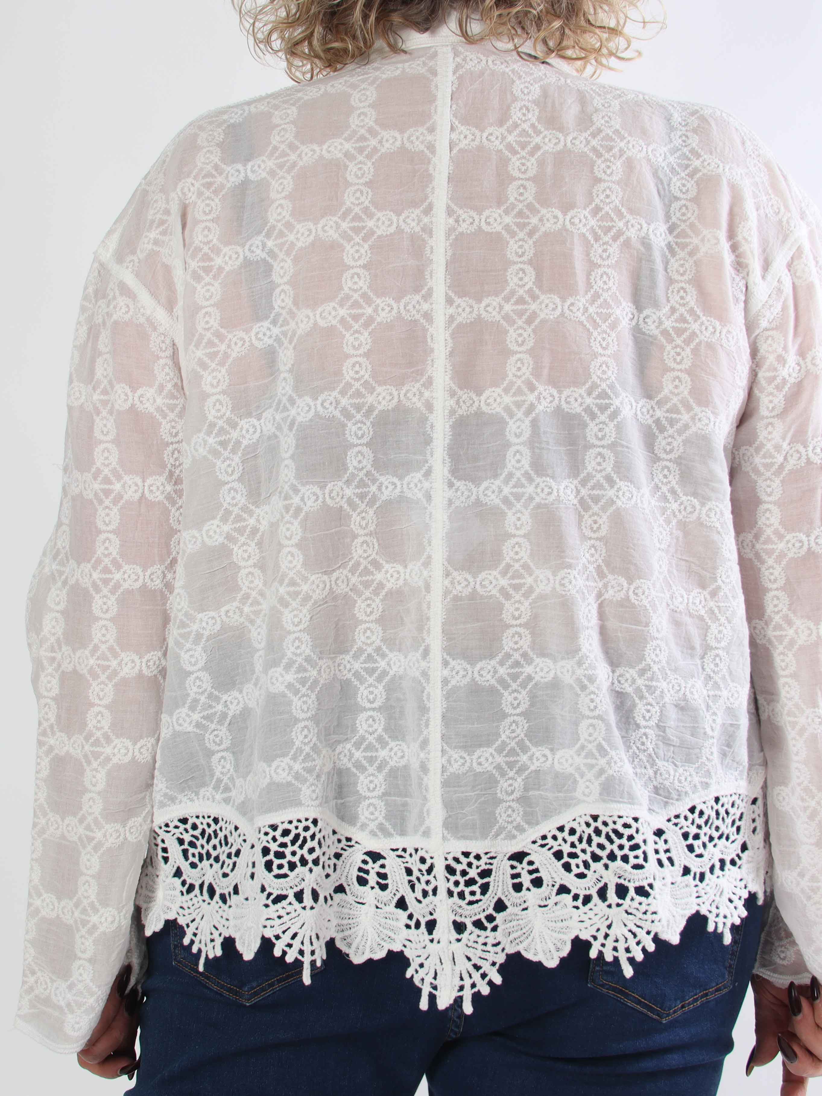 Litzy - Plus size bomuldsskjorte med fine broderier og blondekant