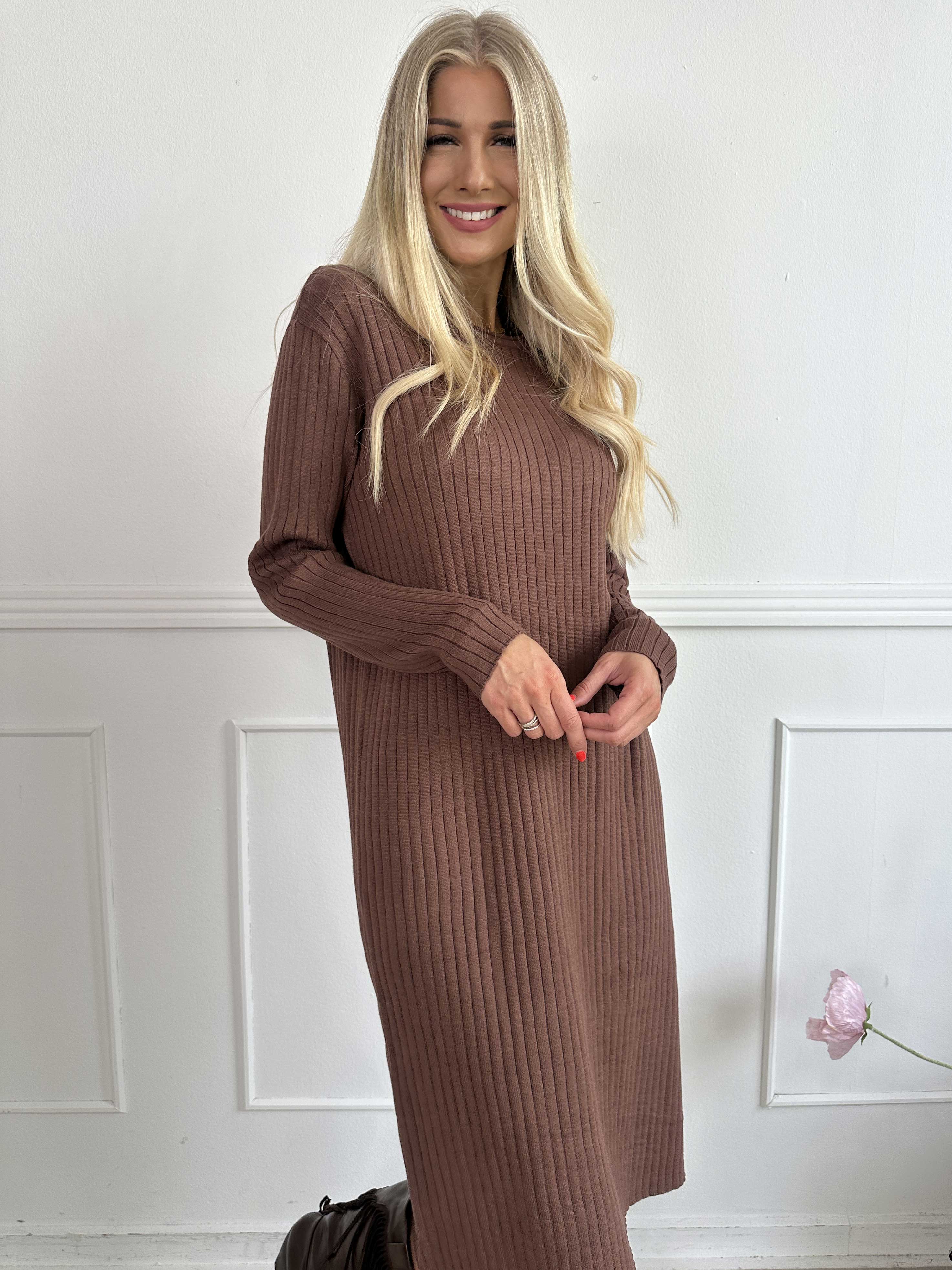 Livunn - Mjuk elastisk ribbad klänning