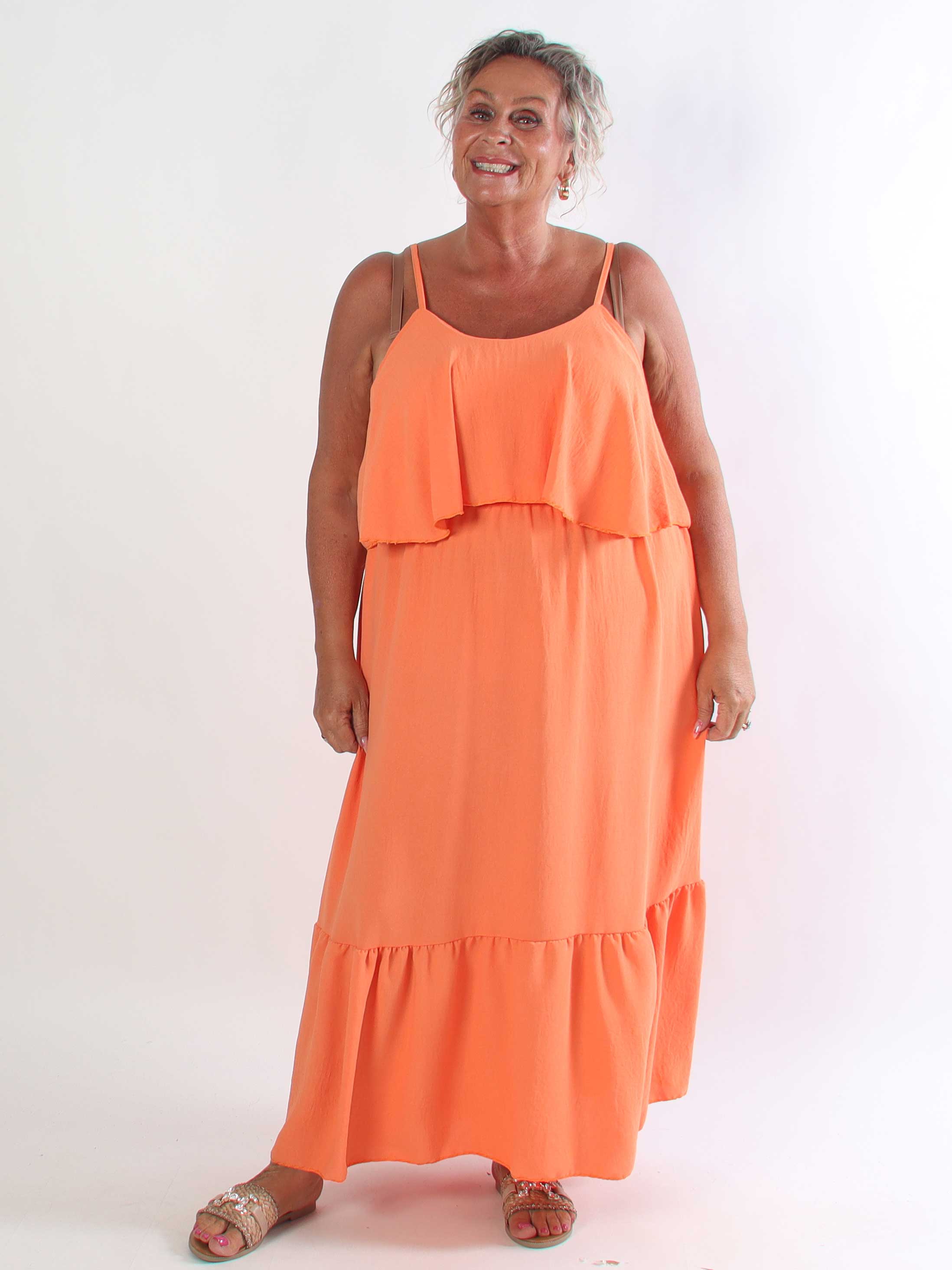 Luciana - Elegant lang plus size kjole i viskoseblanding med åbne skuldre