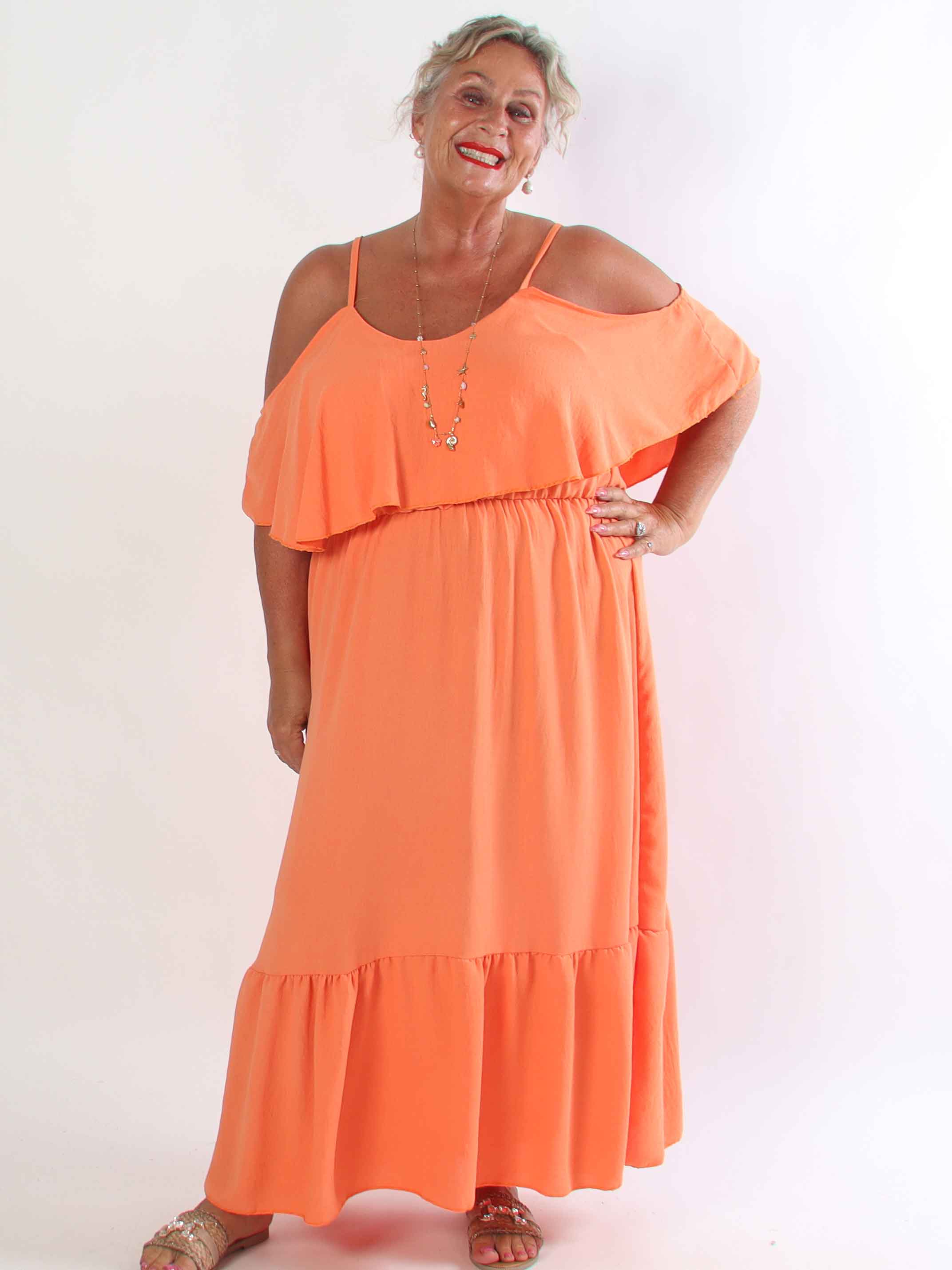 Luciana - Elegant lang plus size kjole i viskoseblanding med åbne skuldre