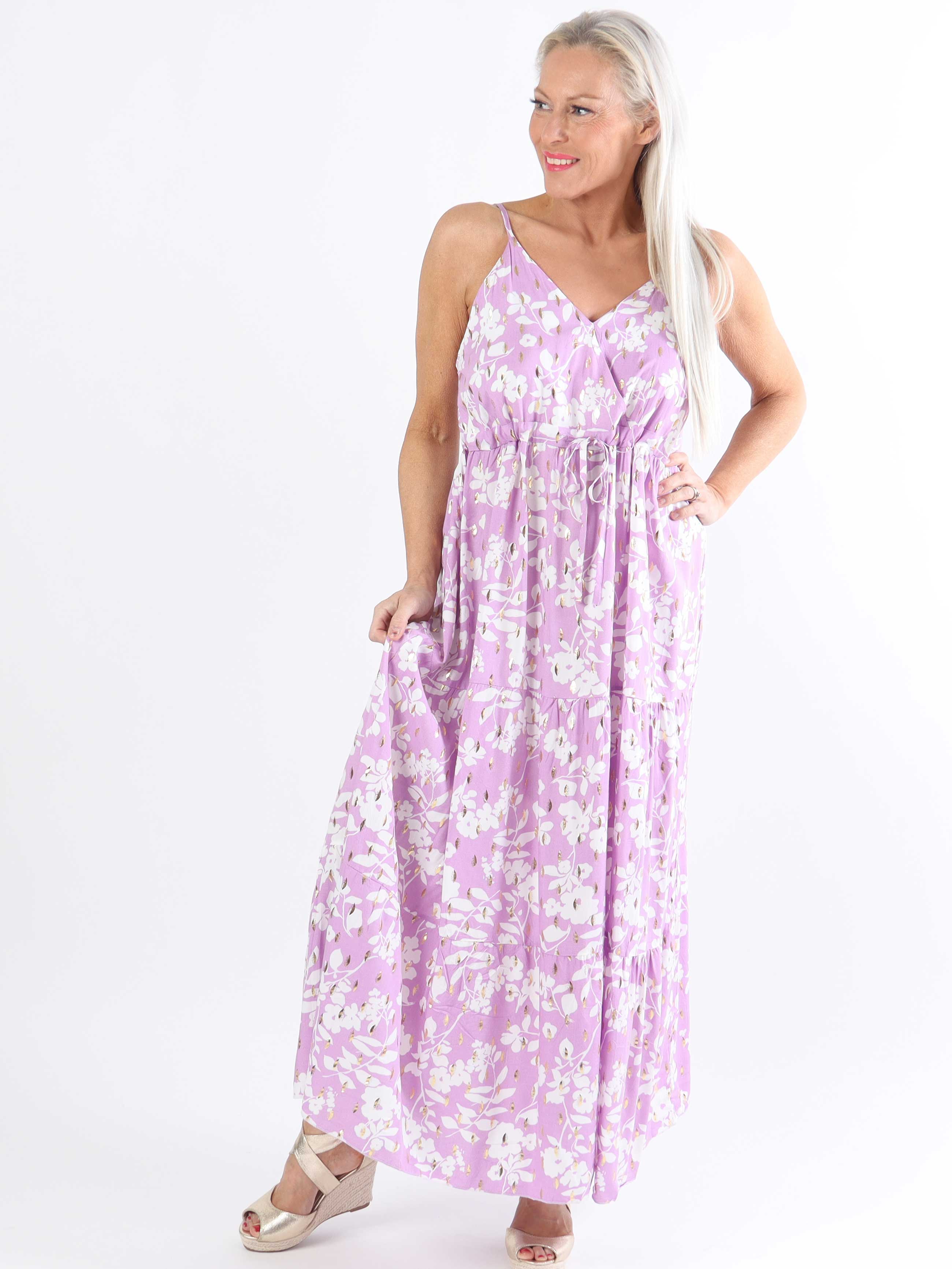 Lucie Flower - Viskosbandsklänning i plus size med v-ringning