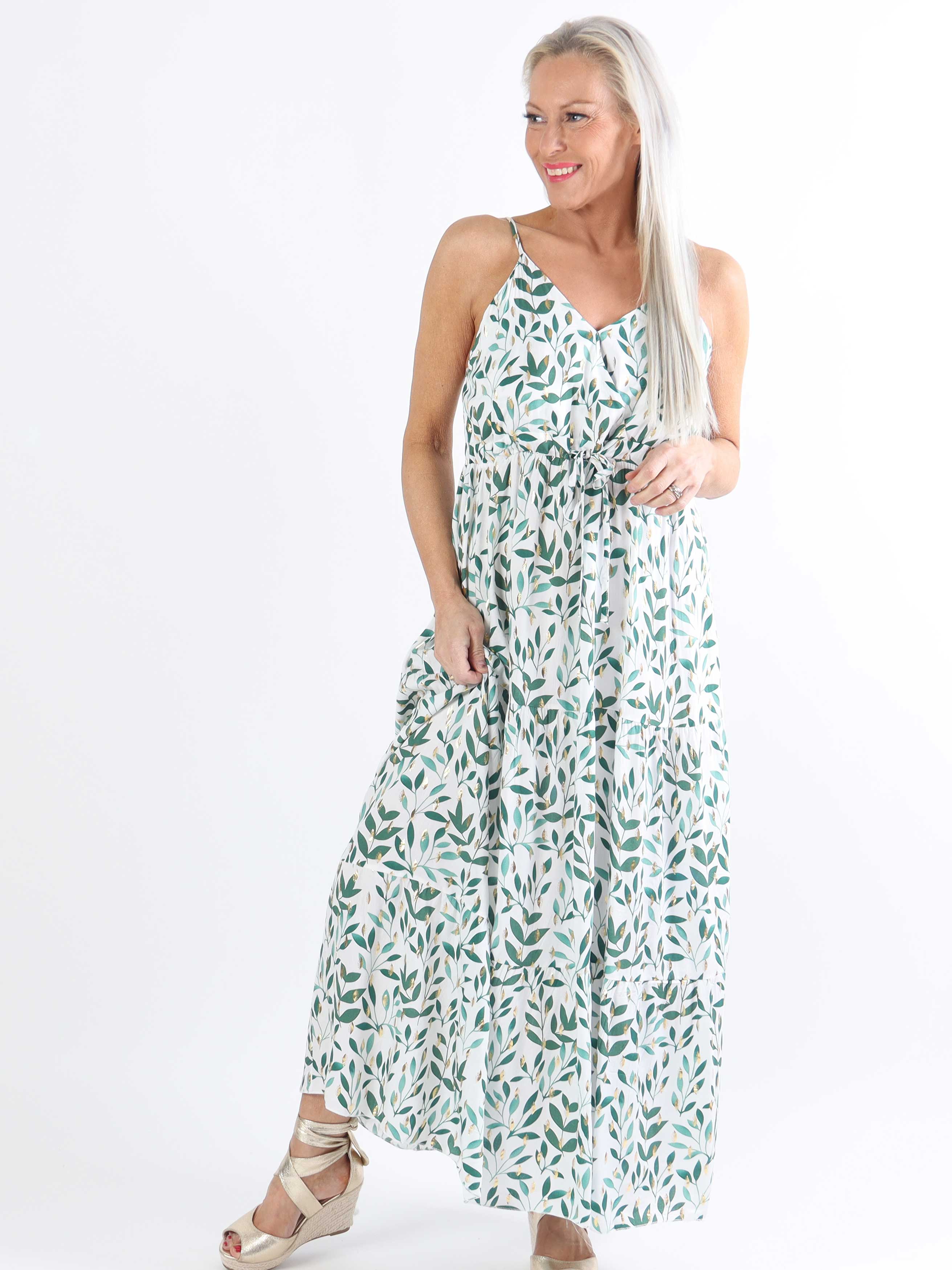 Lucie Leaf - Viskosbandsklänning i plus size med v-ringning