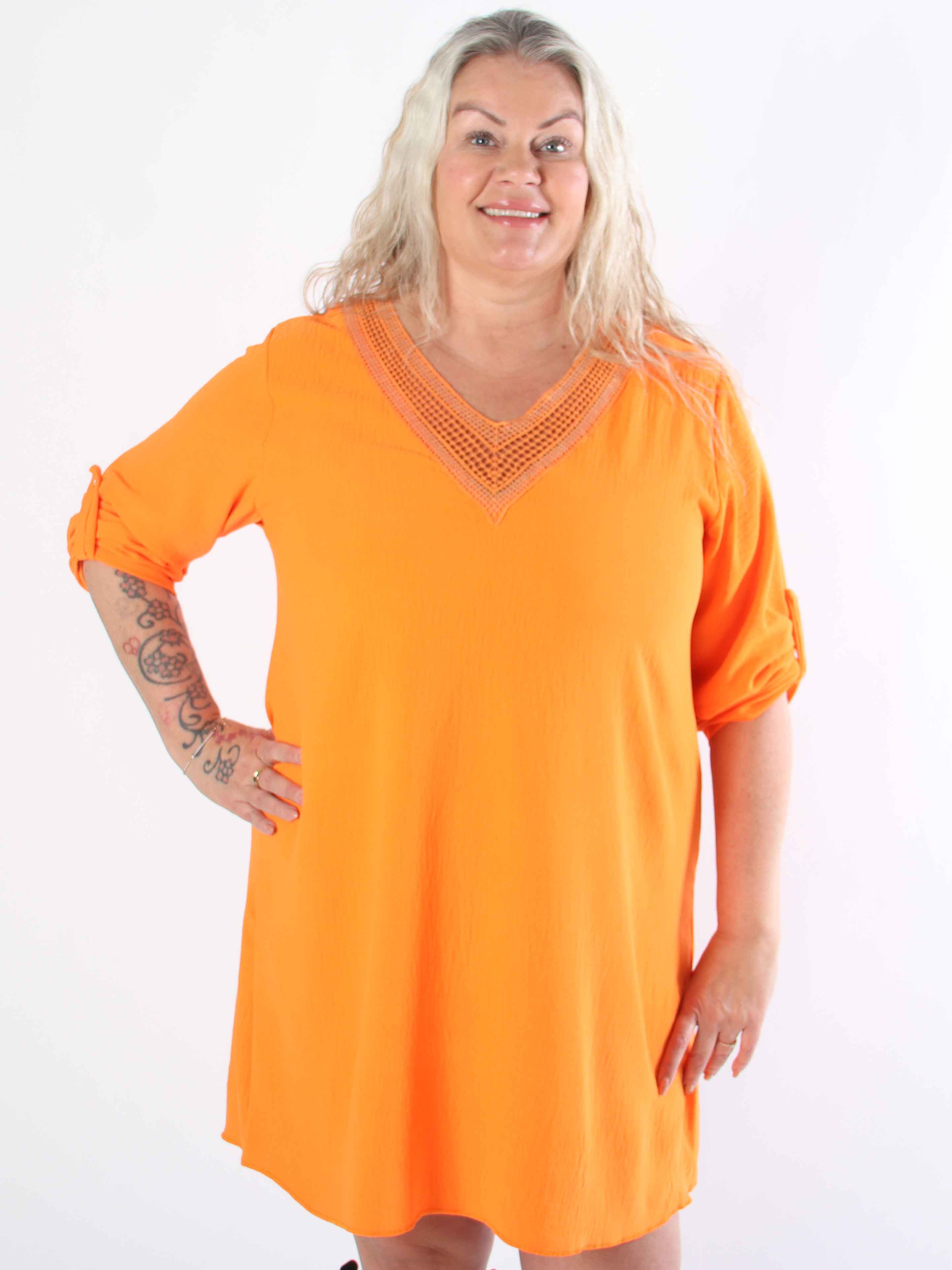 Lily - Plus size tunikaklänning i viskos med paljetter