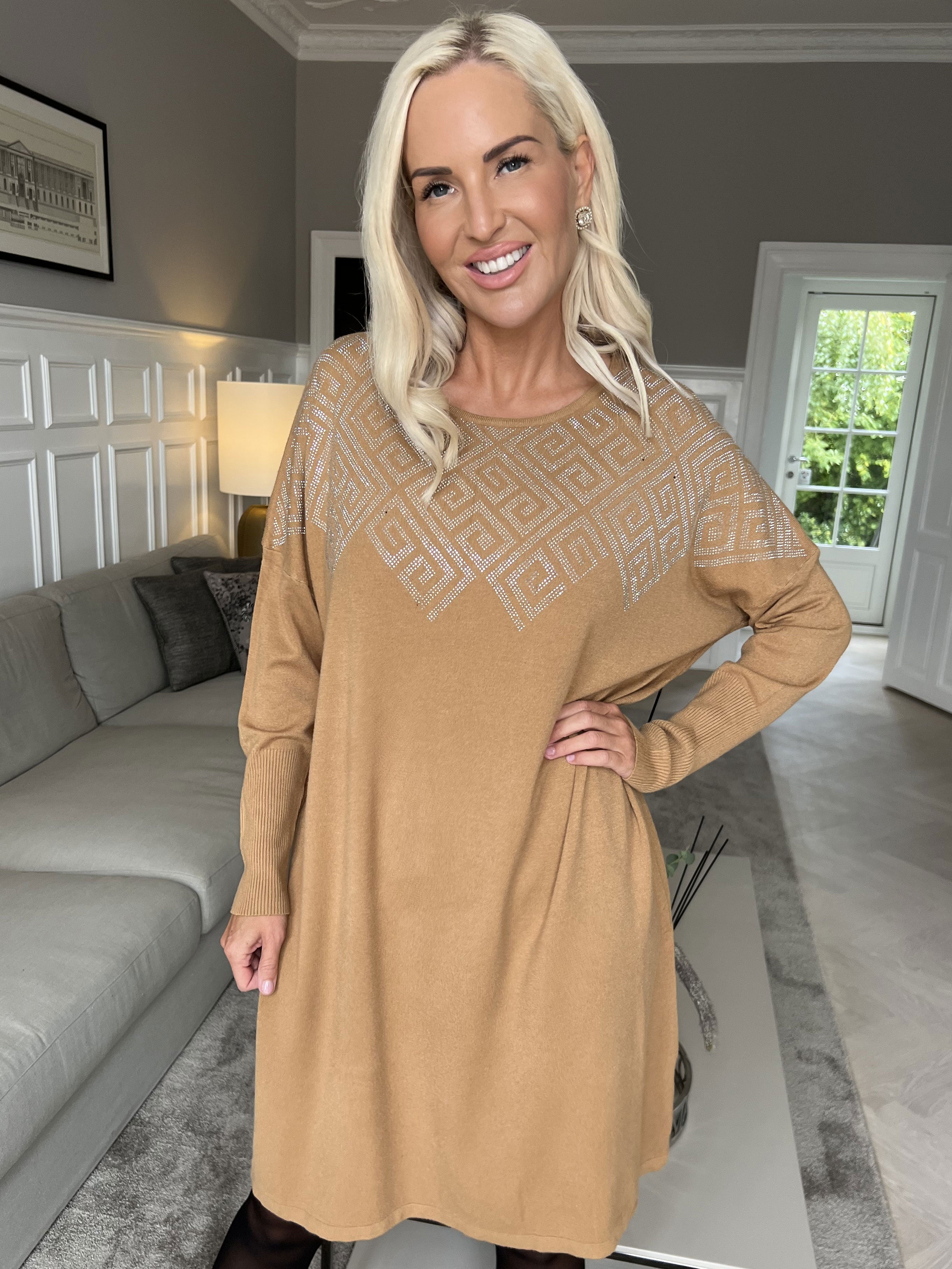 Luna - Mjuk stickad plus size klänning med strass