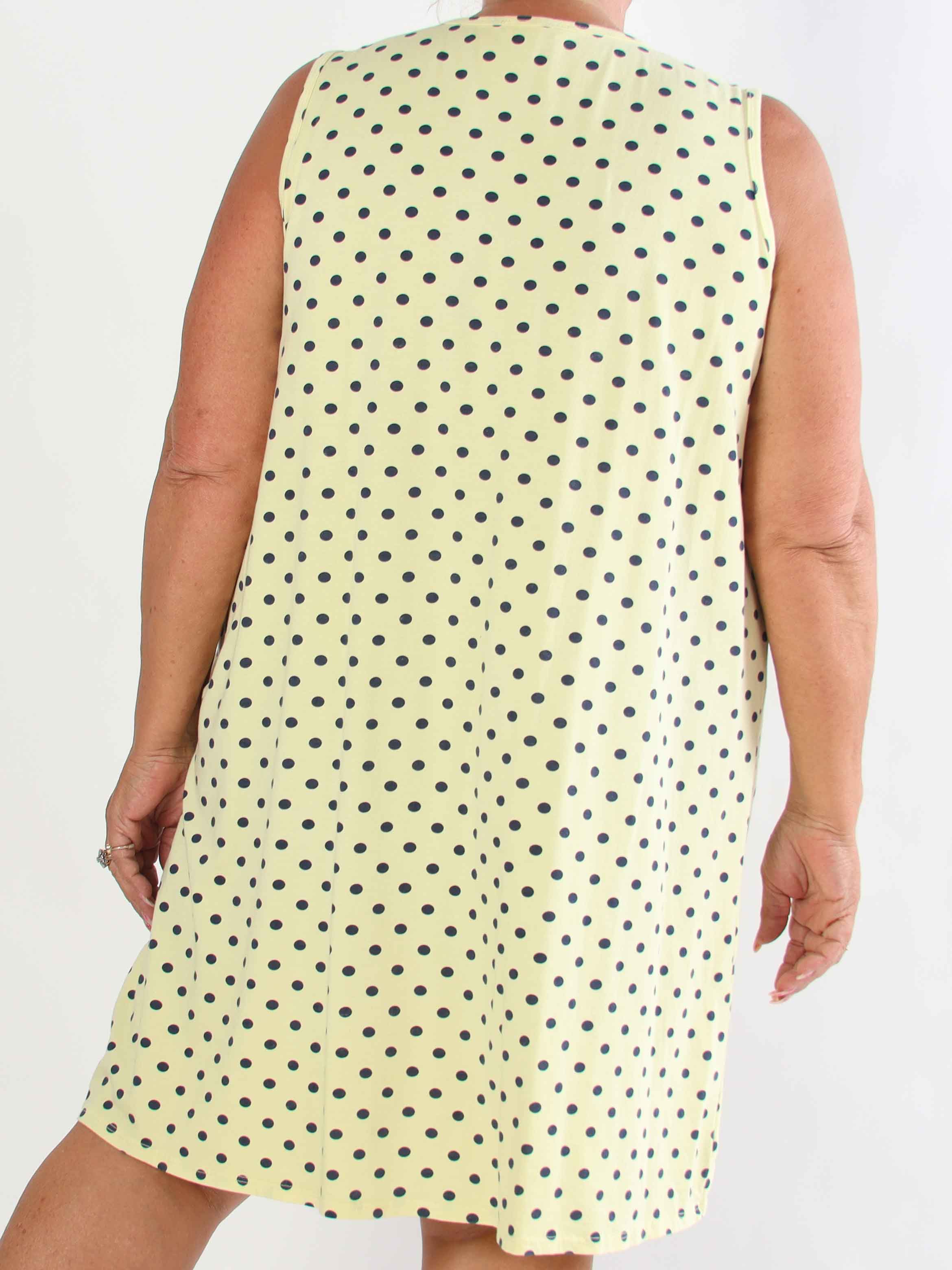 Maida - Plus size kjole i bomuld med prikker og fine blomster ved brystet