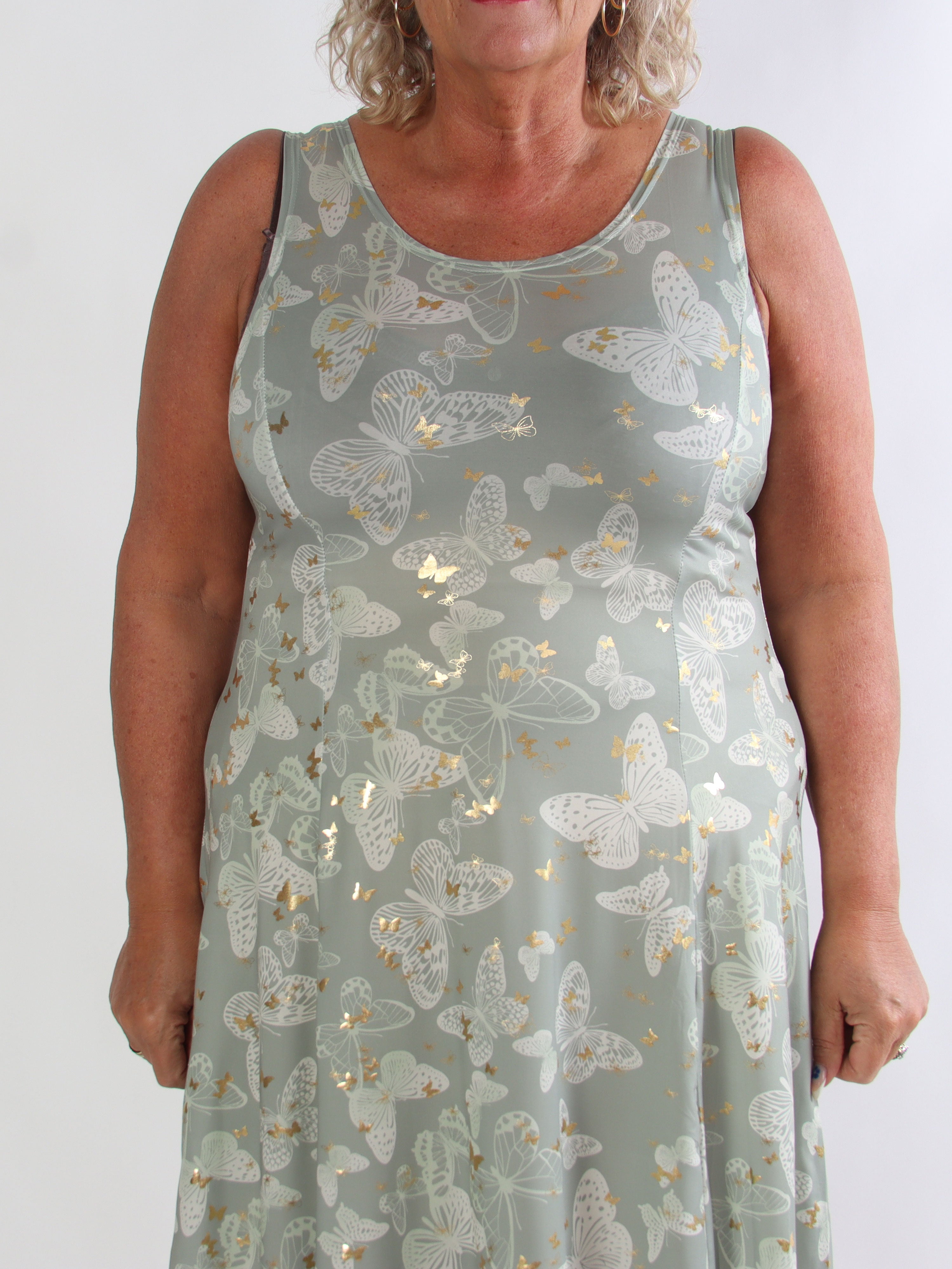 Maj Butterfly - Elastisk plus size sommarklänning i a-linjeform med fjärilstryck