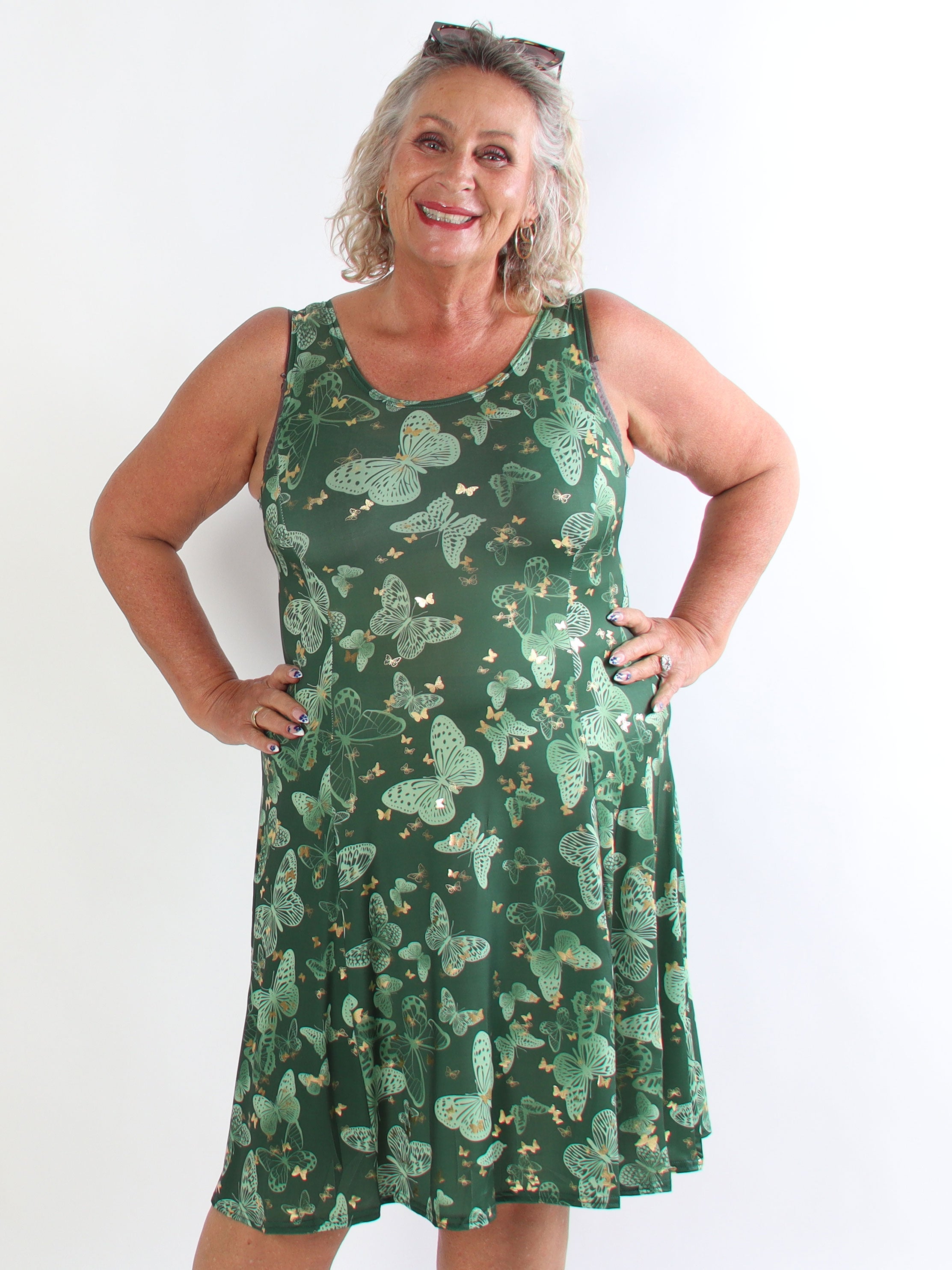 Maj Butterfly - Elastisk plus size sommarklänning i a-linjeform med fjärilstryck