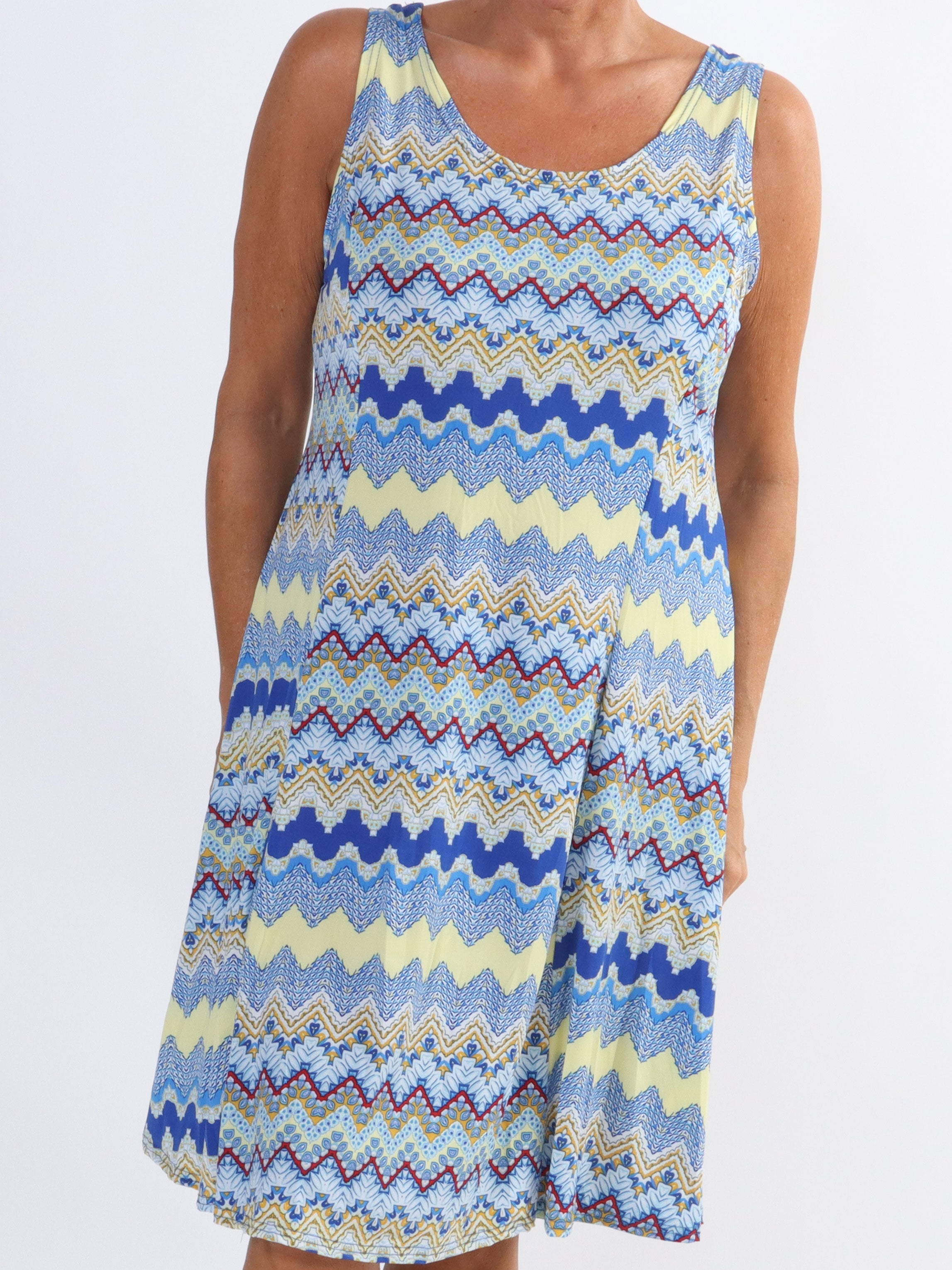 Maj Zigzag - Söt elastisk plus size sommarklänning med mönster