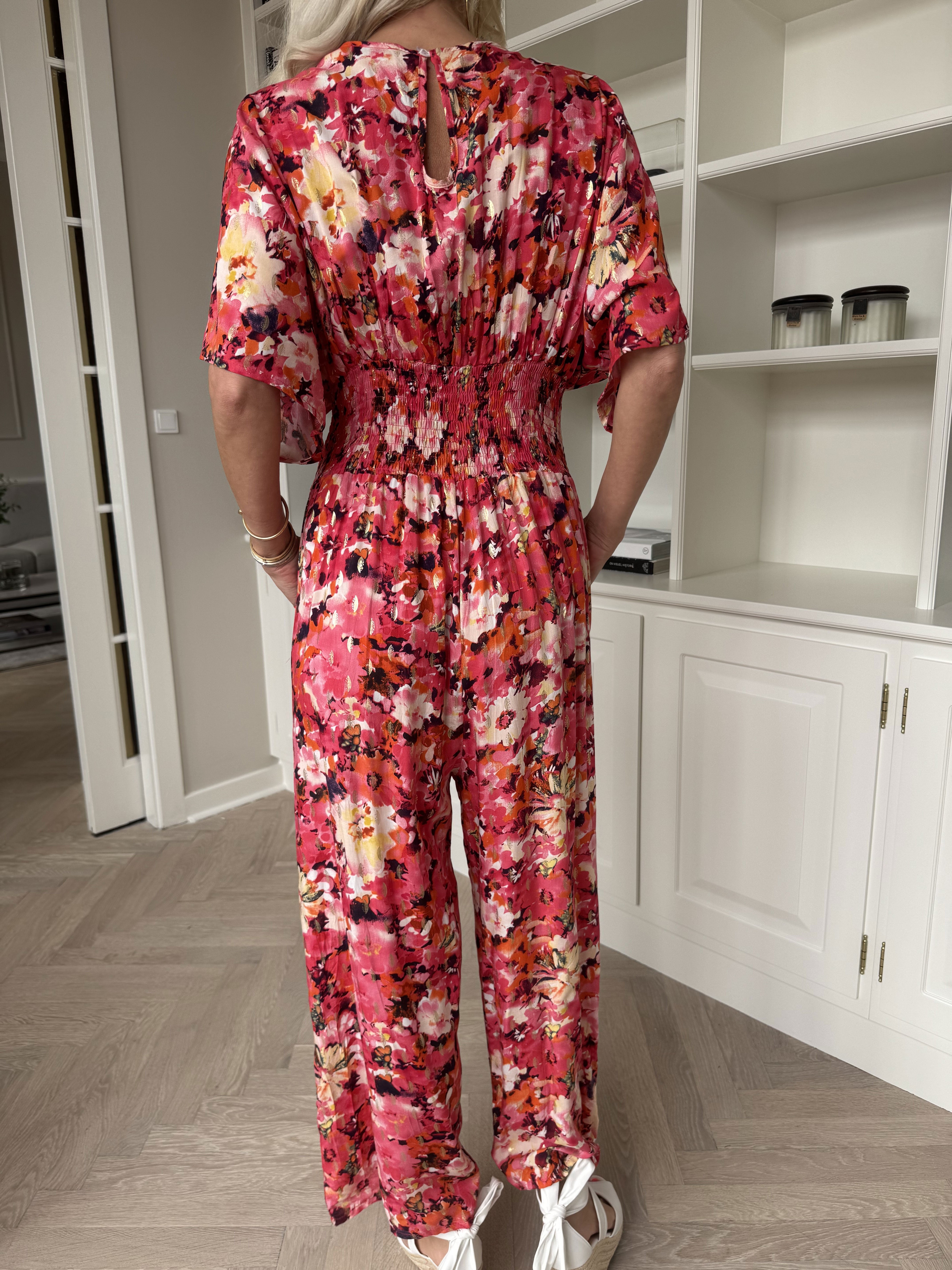 Malaika - Byxdress med blommigt tryck och gulddetaljer
