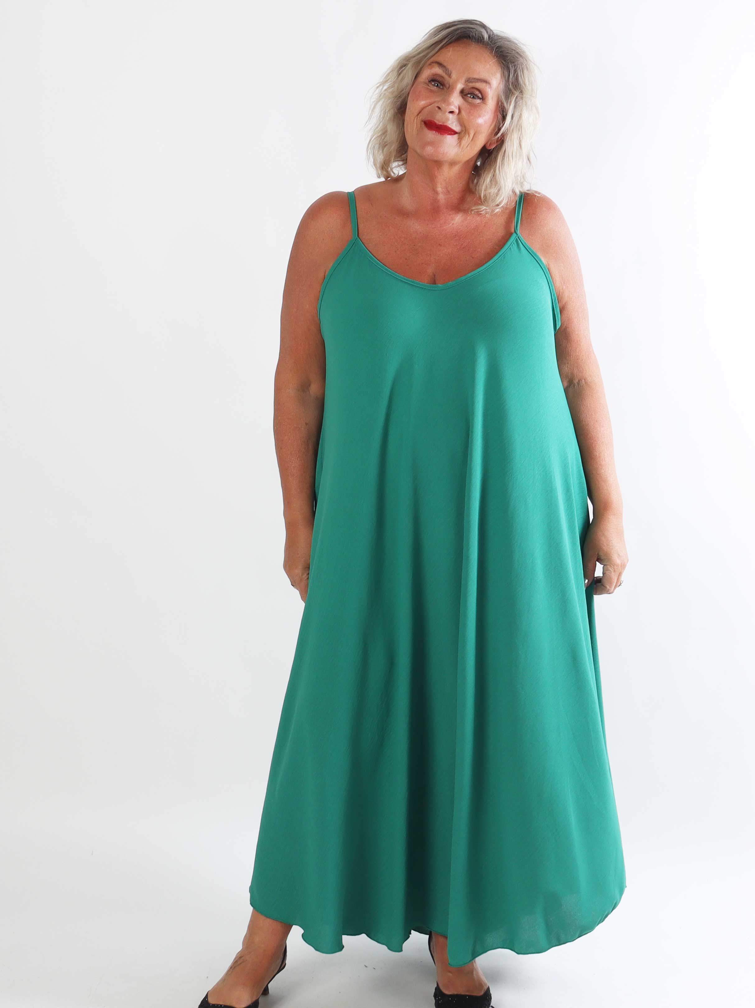 Marceline Long - Lang plus size stropkjole i viskose med A-facon