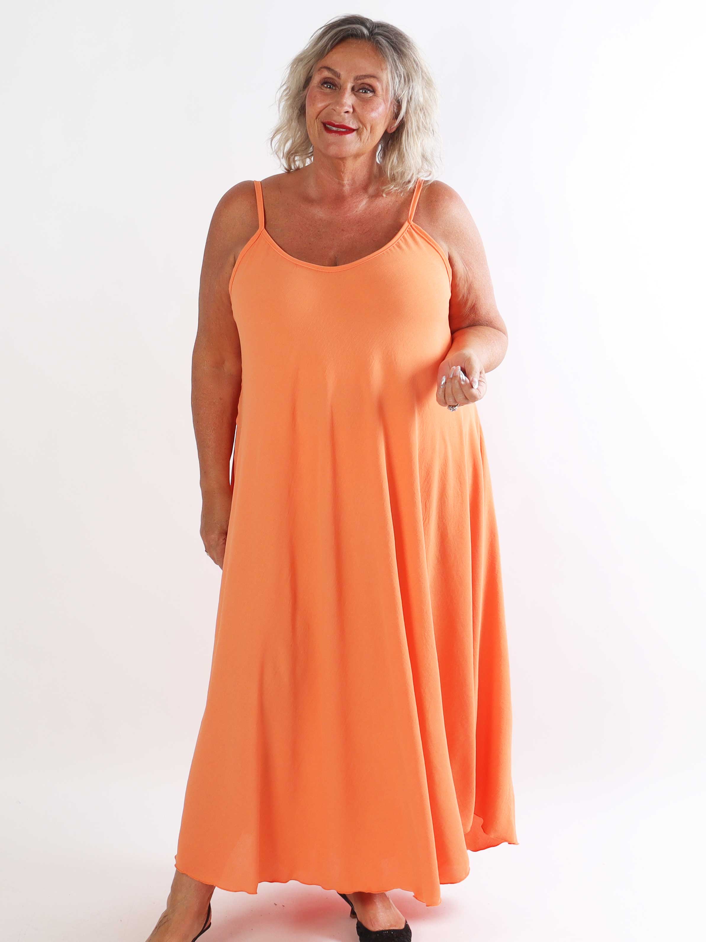 Marceline Long - Lang plus size stropkjole i viskose med A-facon