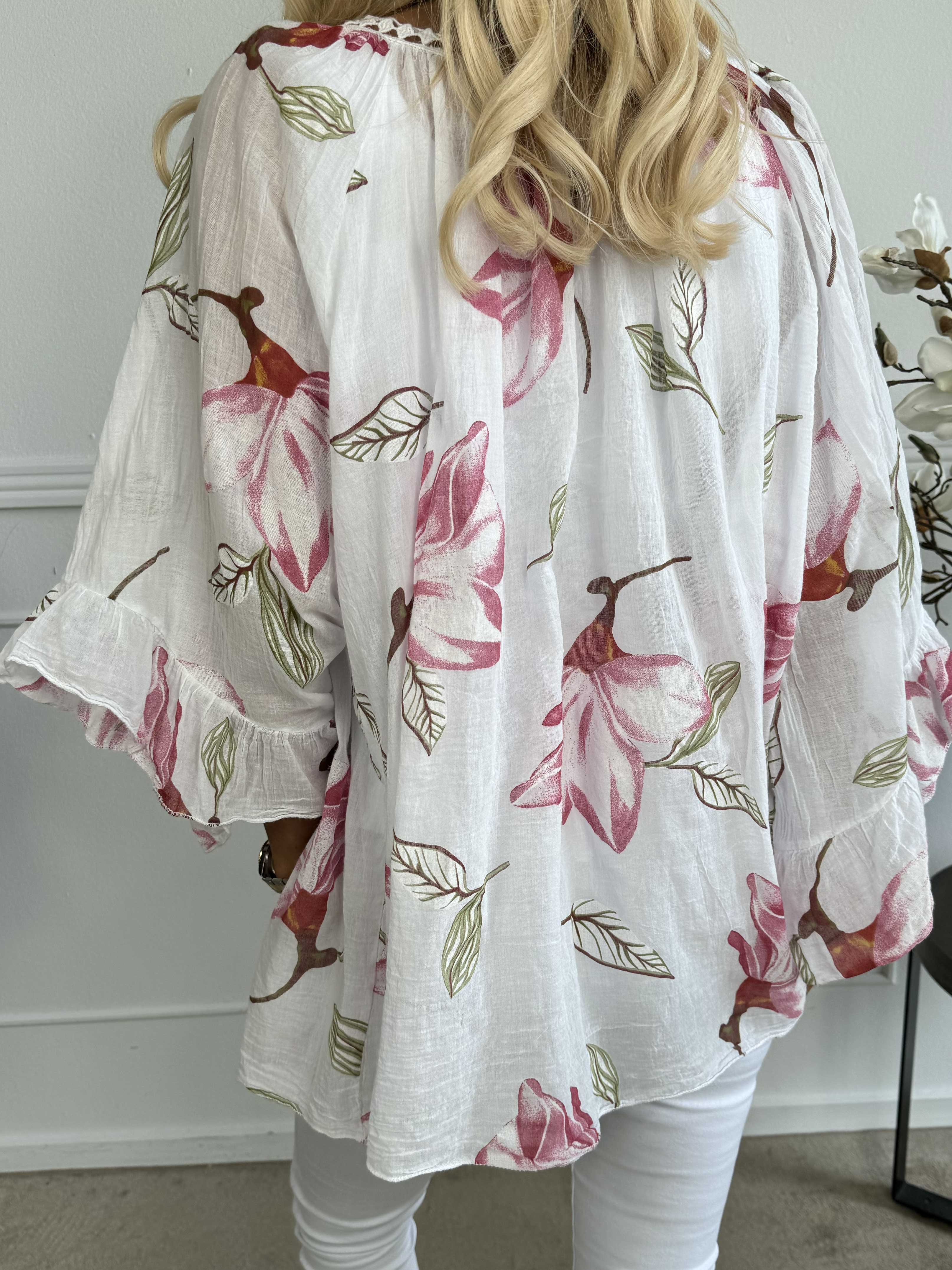 Marija flower - Söt blommig tunika med vackra ärmar