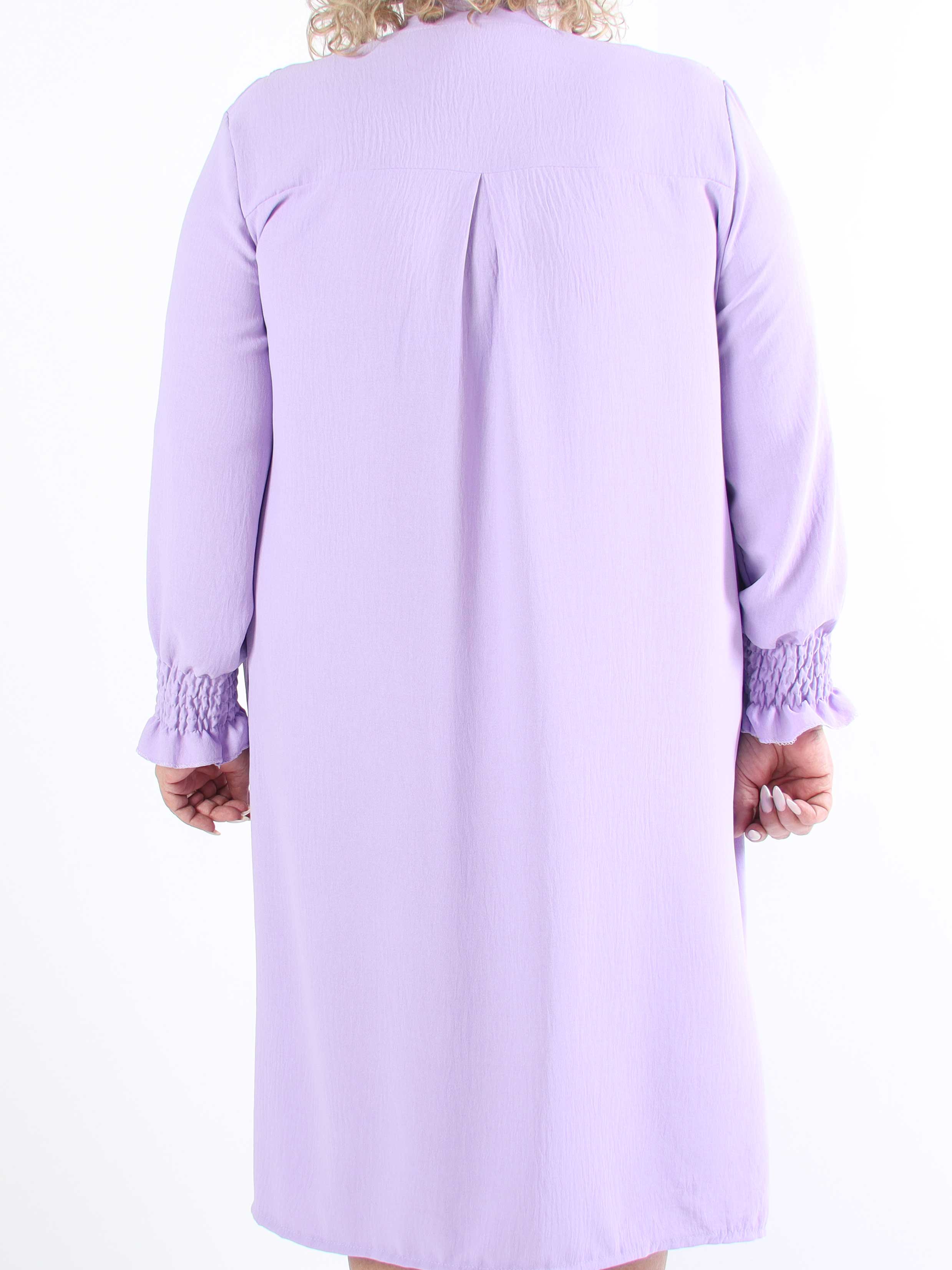 Marisol - Söt plus size-klänning med smock och v-ringning