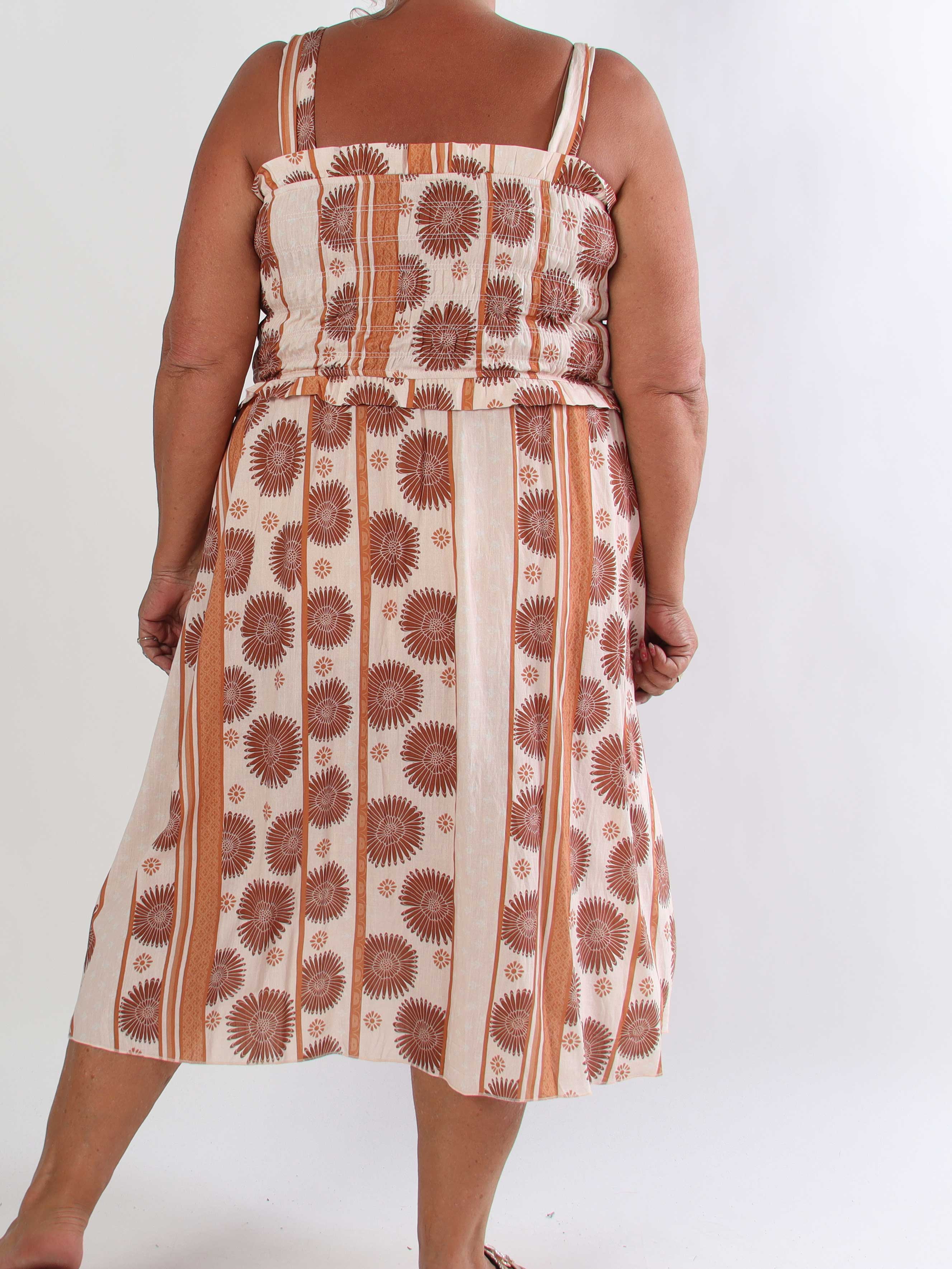 Marisol Sunburst - Plus size sommarklänning i viskos med smock över bröstet