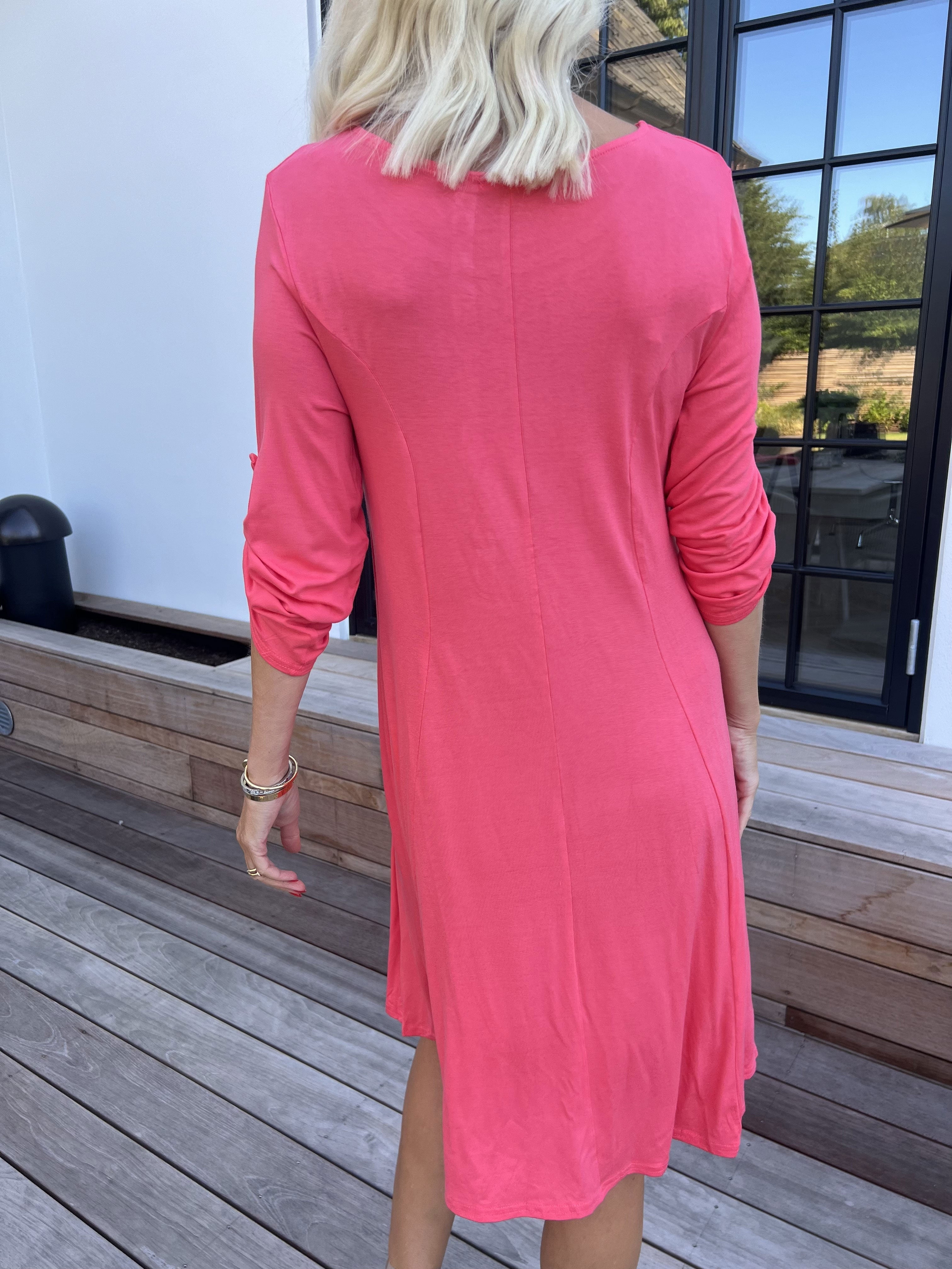 Marlene Plain - Enfärgad A-linjeformad klänning i viskos