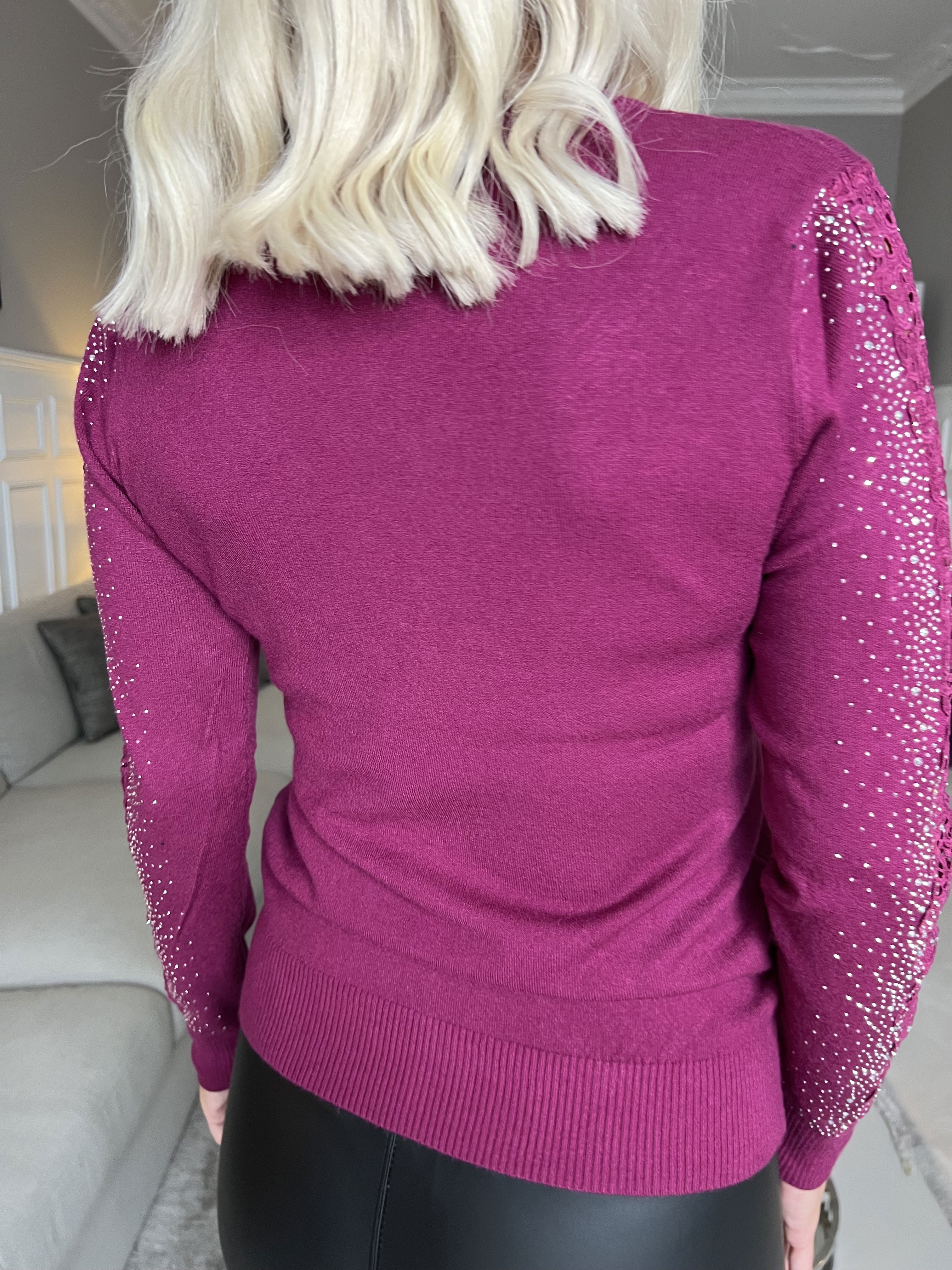 Martine - Mjuk tröja med broderade detaljer och strass på ärmarna