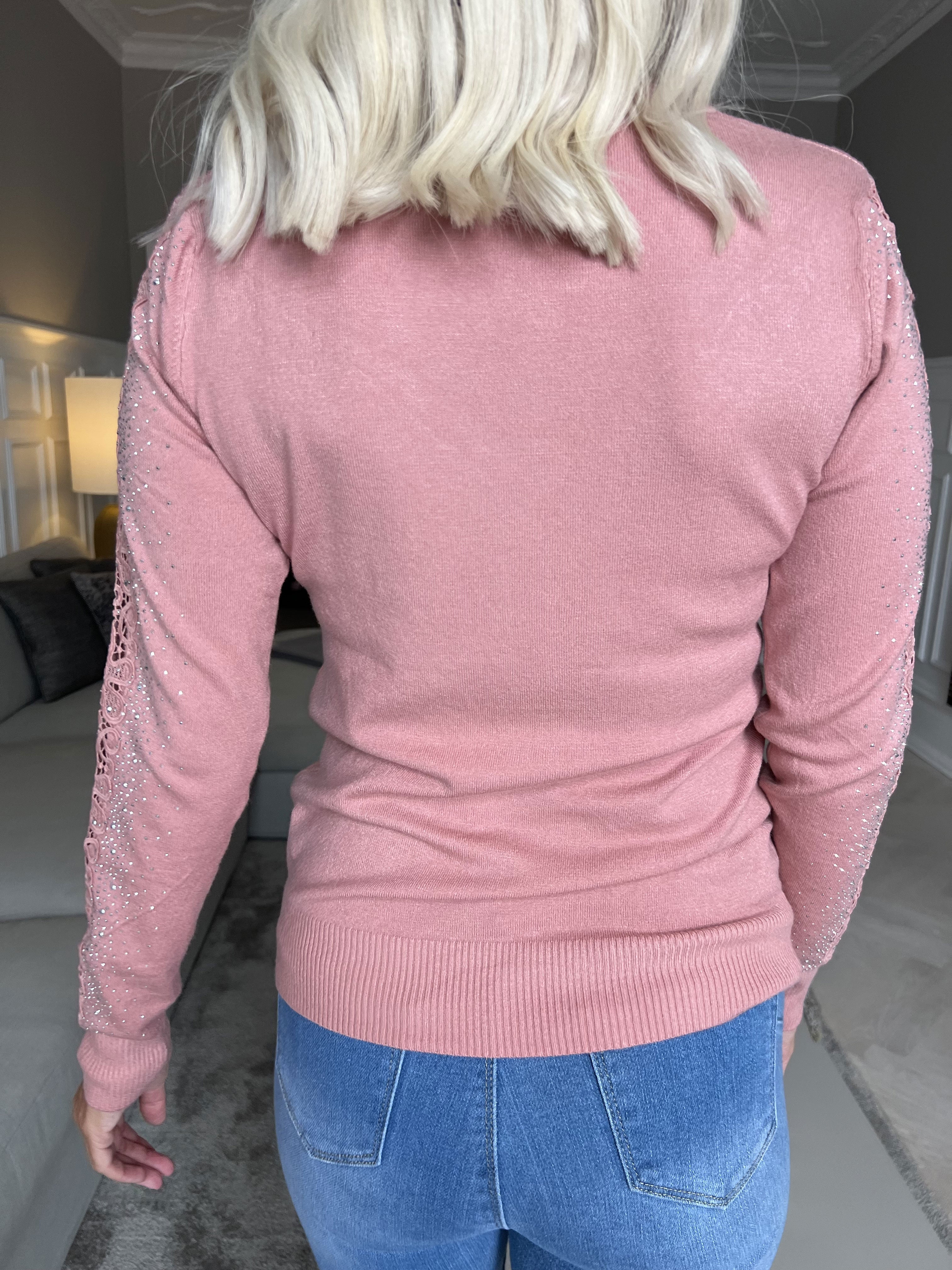 Martine - Mjuk tröja med broderade detaljer och strass på ärmarna