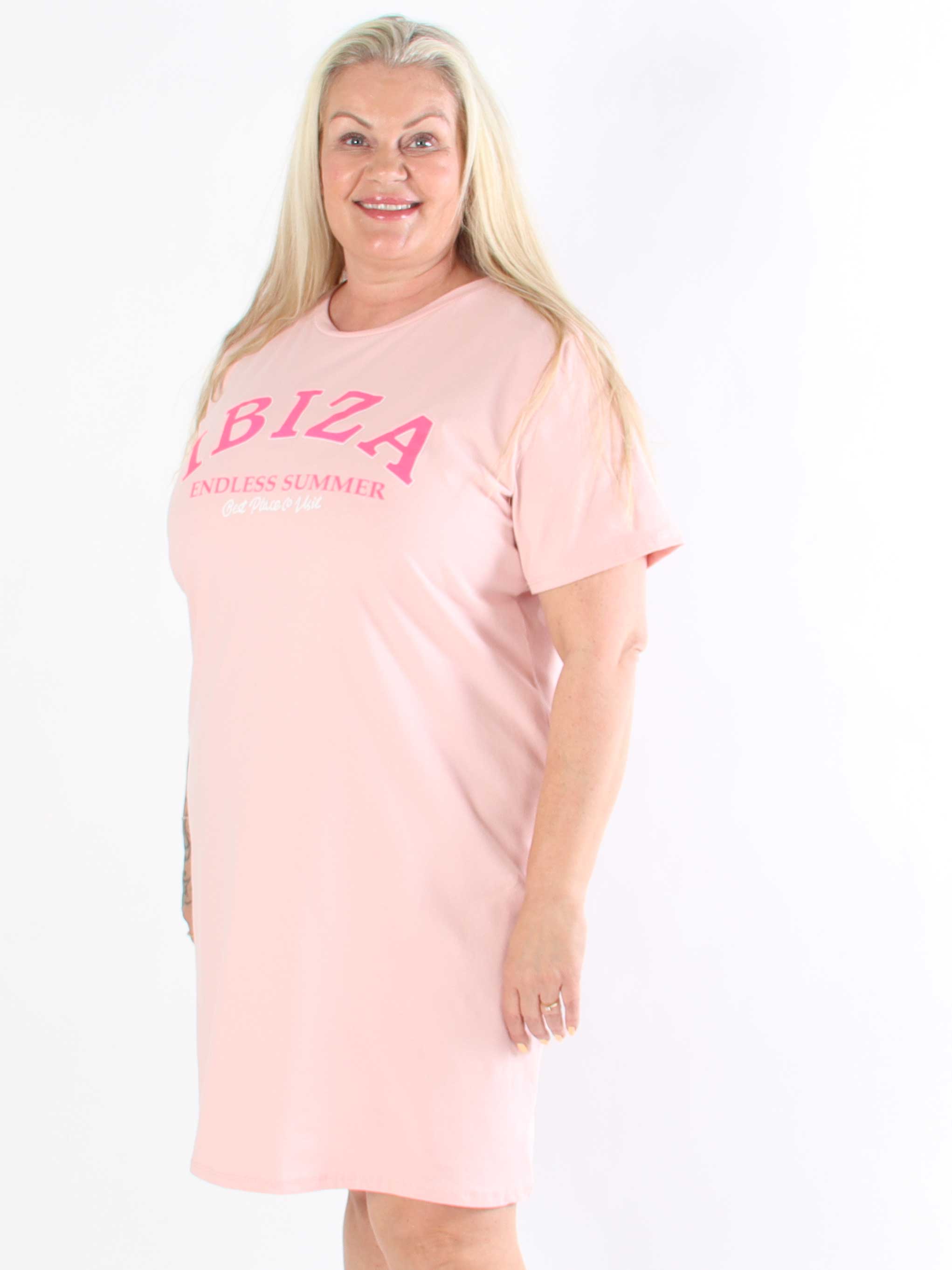Matilda - T-shirt klänning i bomull med Ibiza skrivet
