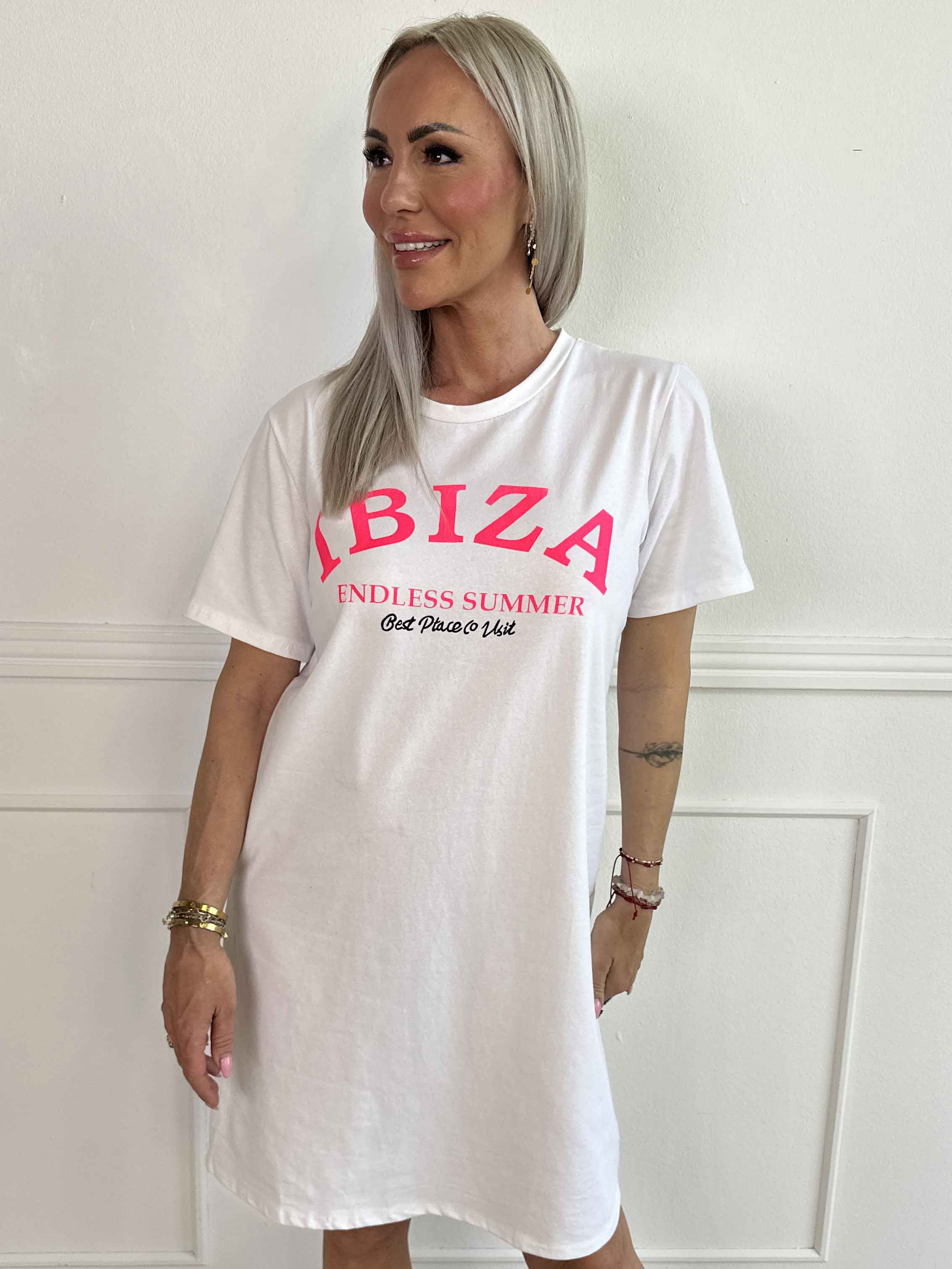Matilda - T-shirt klänning i bomull med Ibiza skrivet