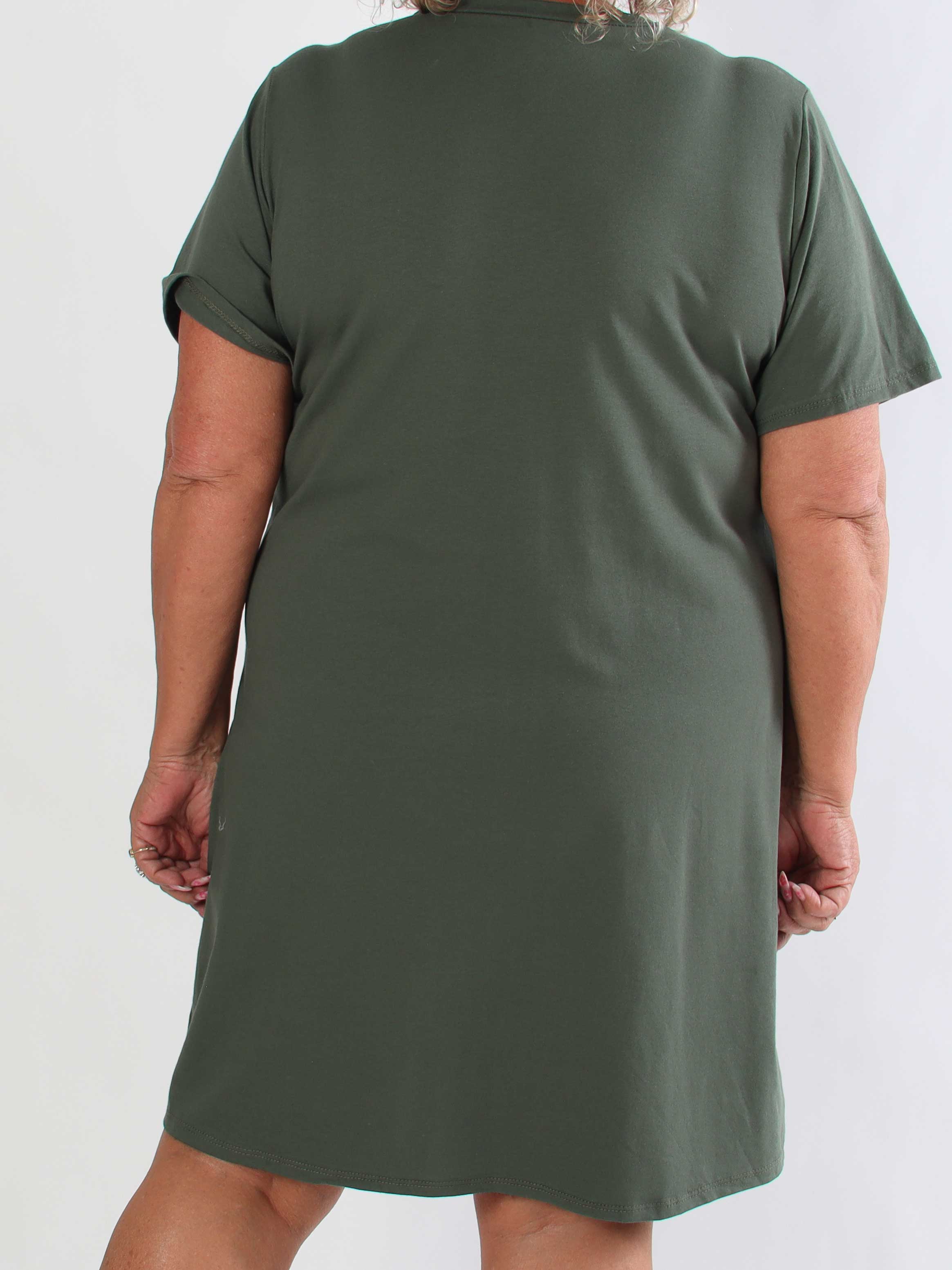 Meriam - Plus size t-shirtklänning med ett coolt, amerikanskinspirerat tryck