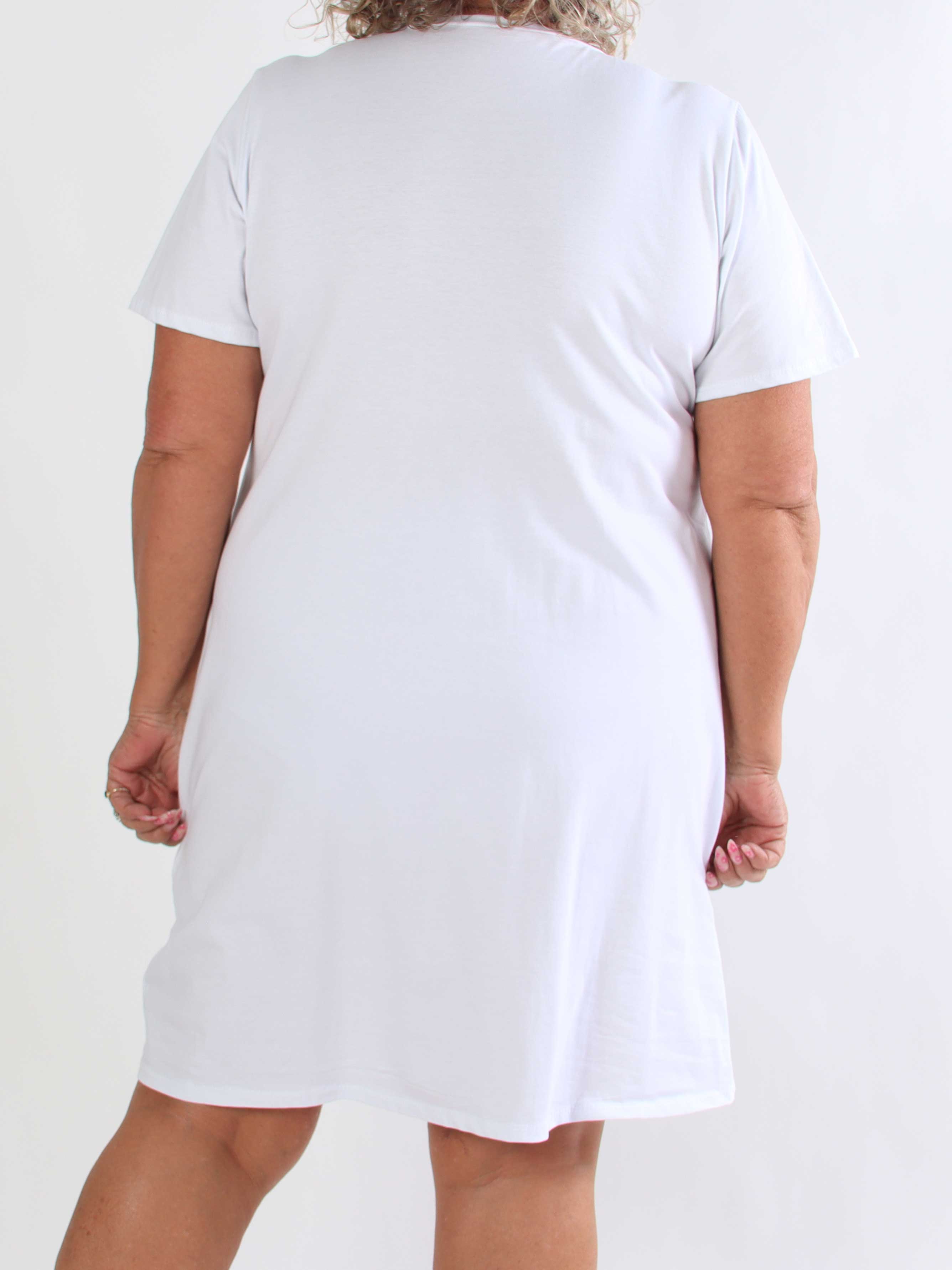 Meriam - Plus size t-shirtklänning med ett coolt, amerikanskinspirerat tryck