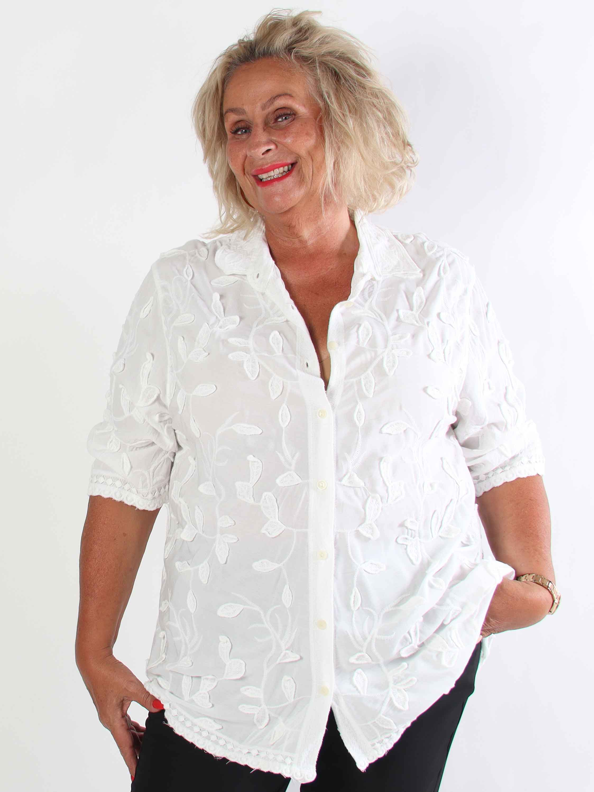 Mette - Plus size skjorta i mjuk bomull med bladmotiv