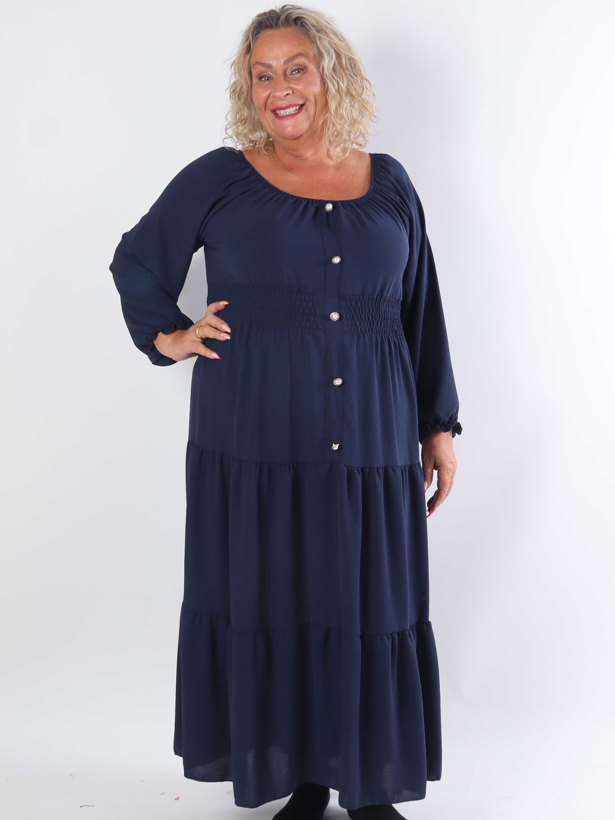 Midnight - Plus size-klänning med smockad midja och guldknappar