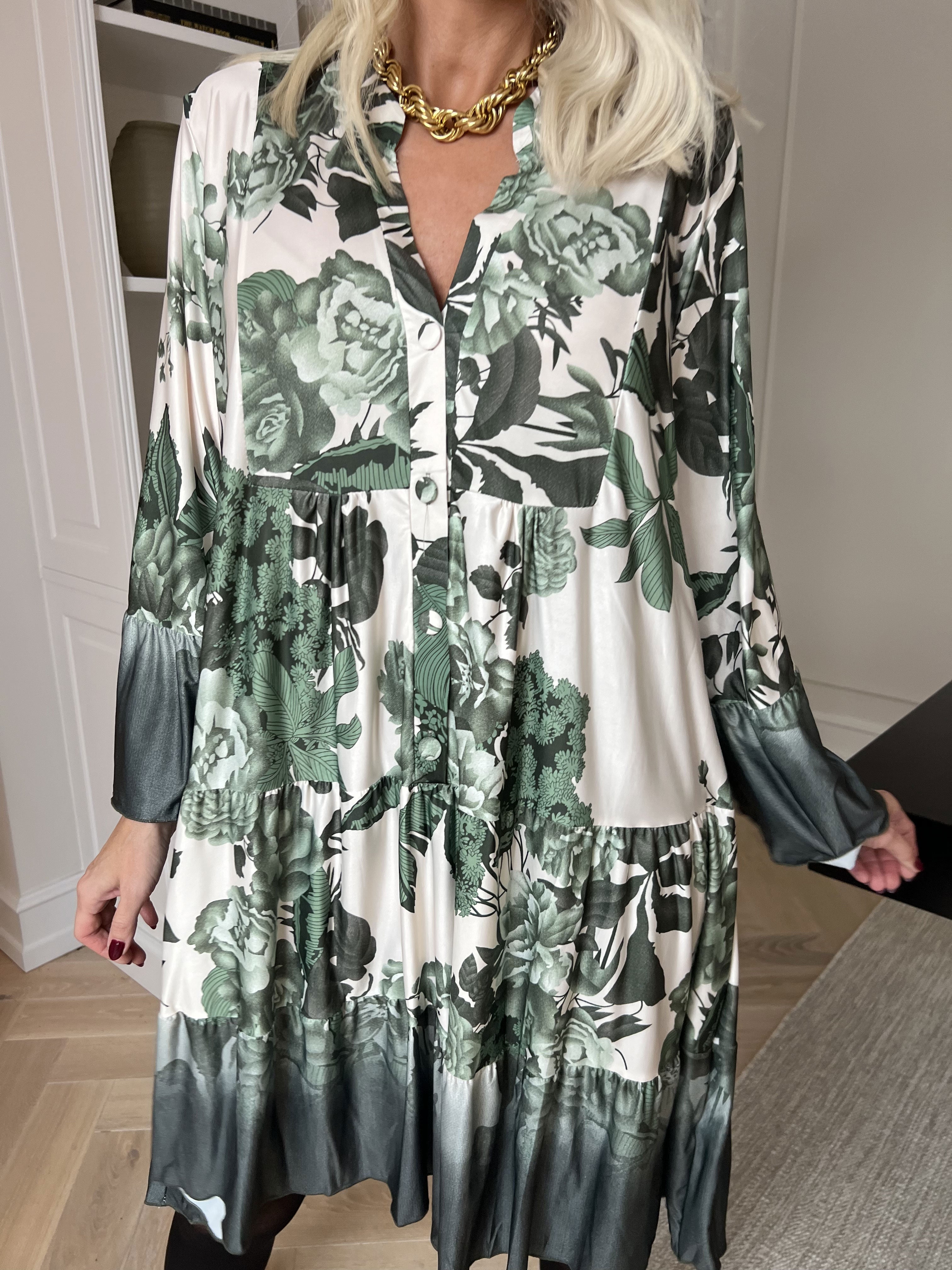 Milania Flower - Elastisk blommig klänning med volanglager