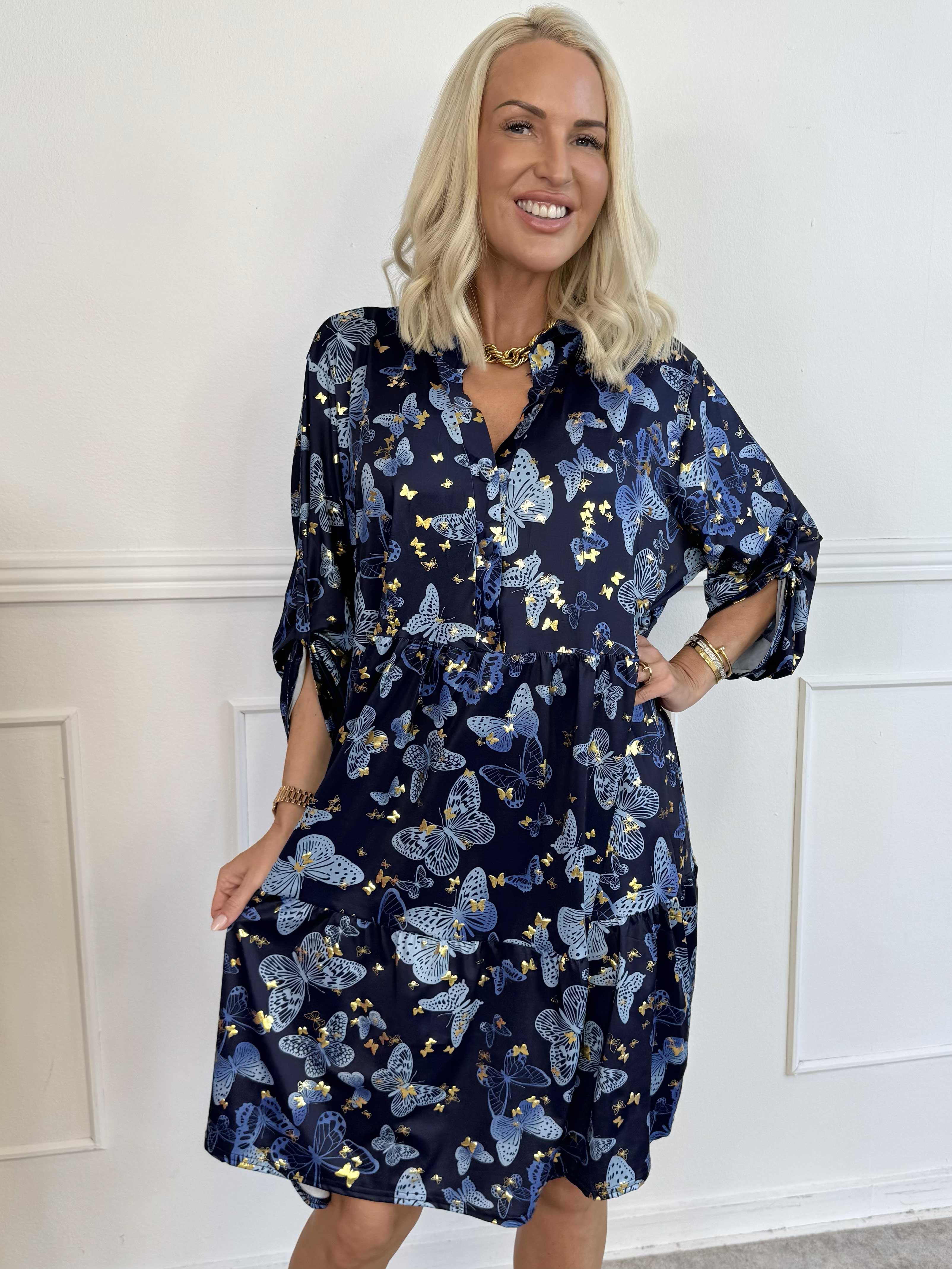 Milano Butterfly Midi - Elastisk kjole med sødt sommerfugleprint og A-facon