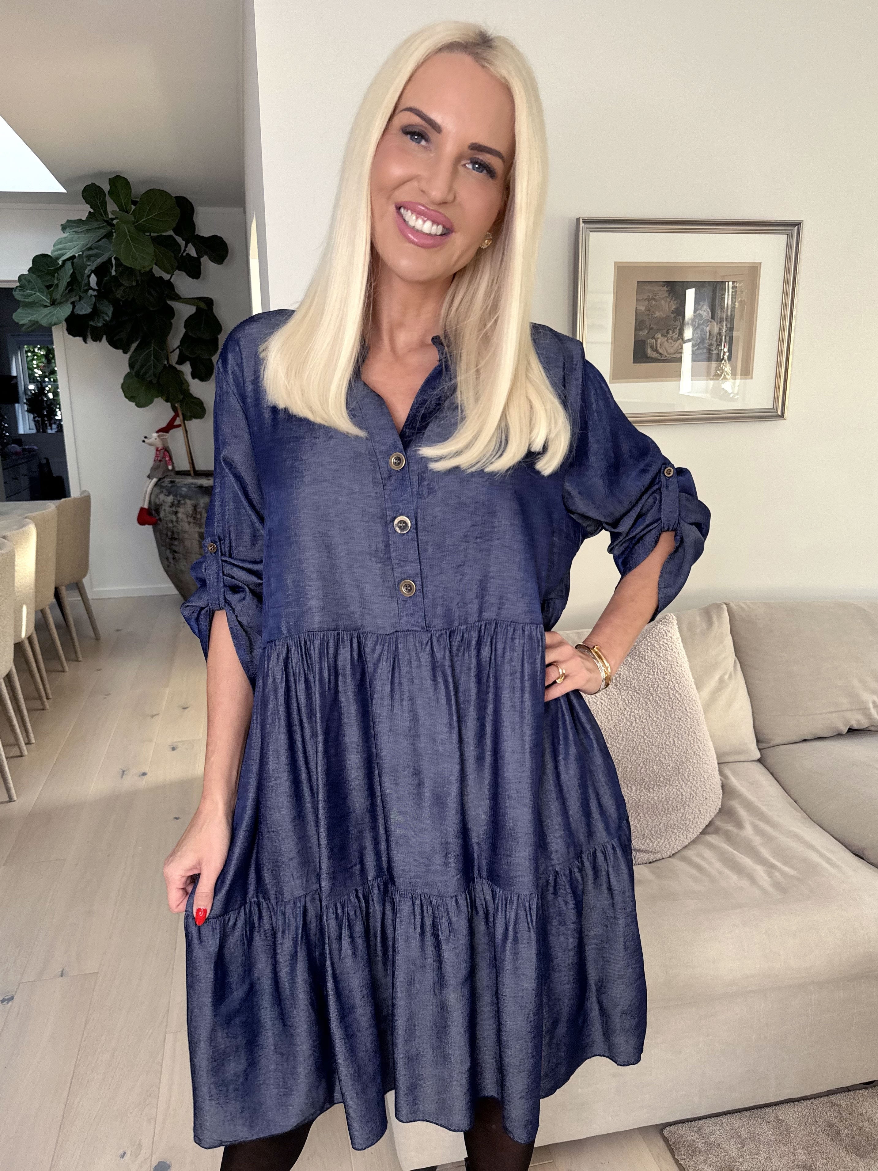 Milano Denim Midi - Söt viskosklänning med lager-på-lager-look